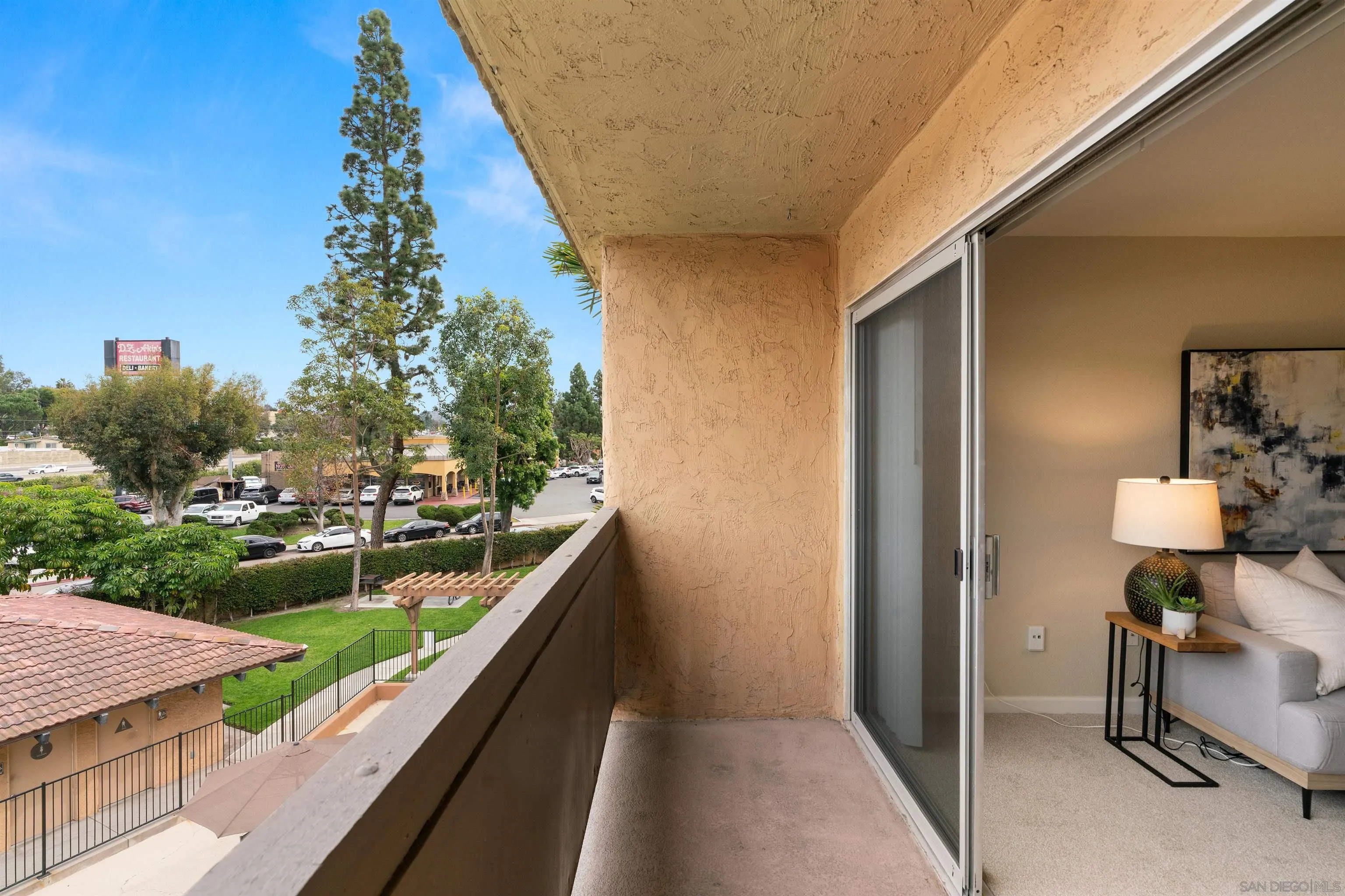 https://cdn.realtyfeed.com/cdn/127/260023196/000cefd053392f57ee543b745ec85413.webp