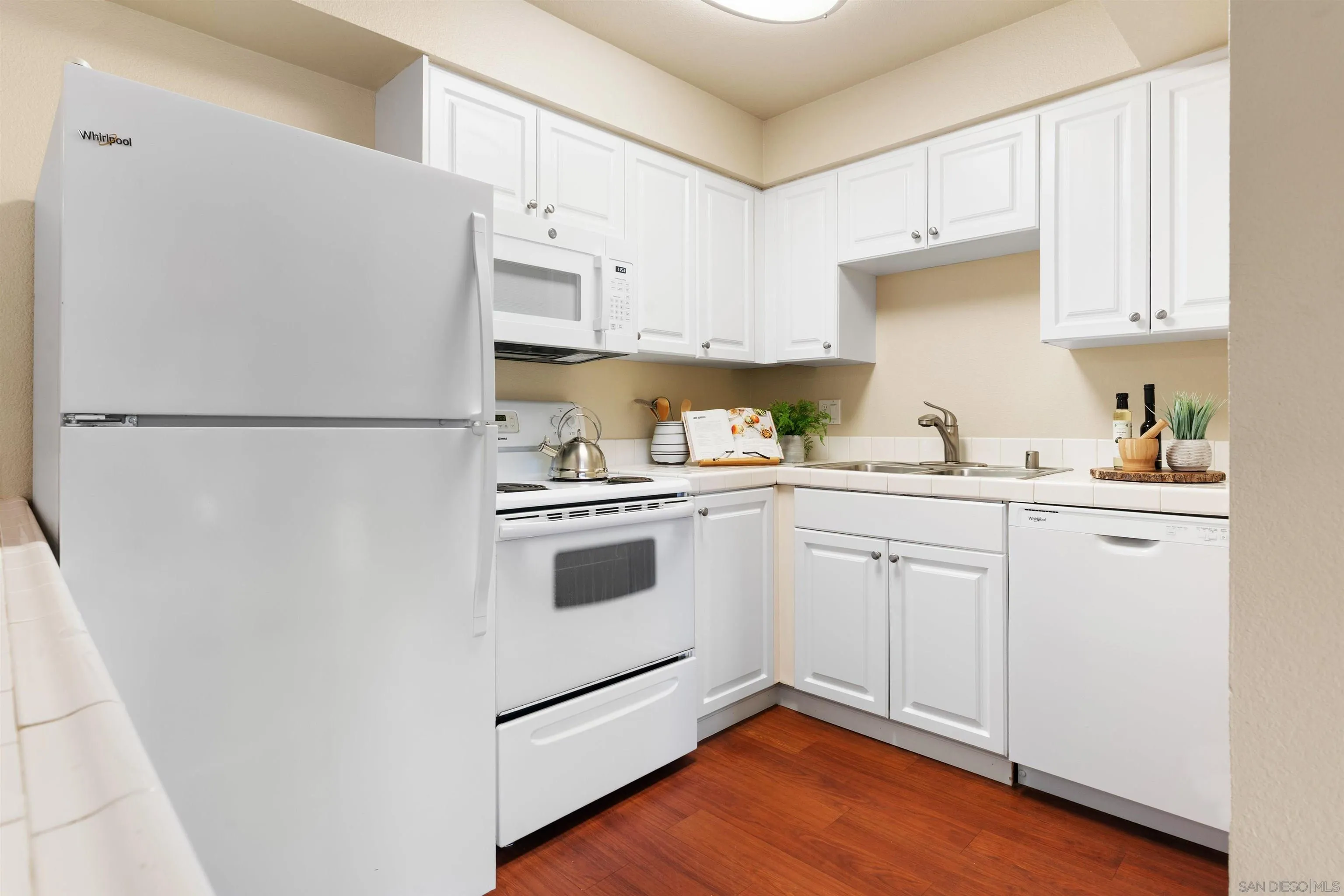 https://cdn.realtyfeed.com/cdn/127/260023196/57560d3c93fb8c42066e954a0929c433.webp
