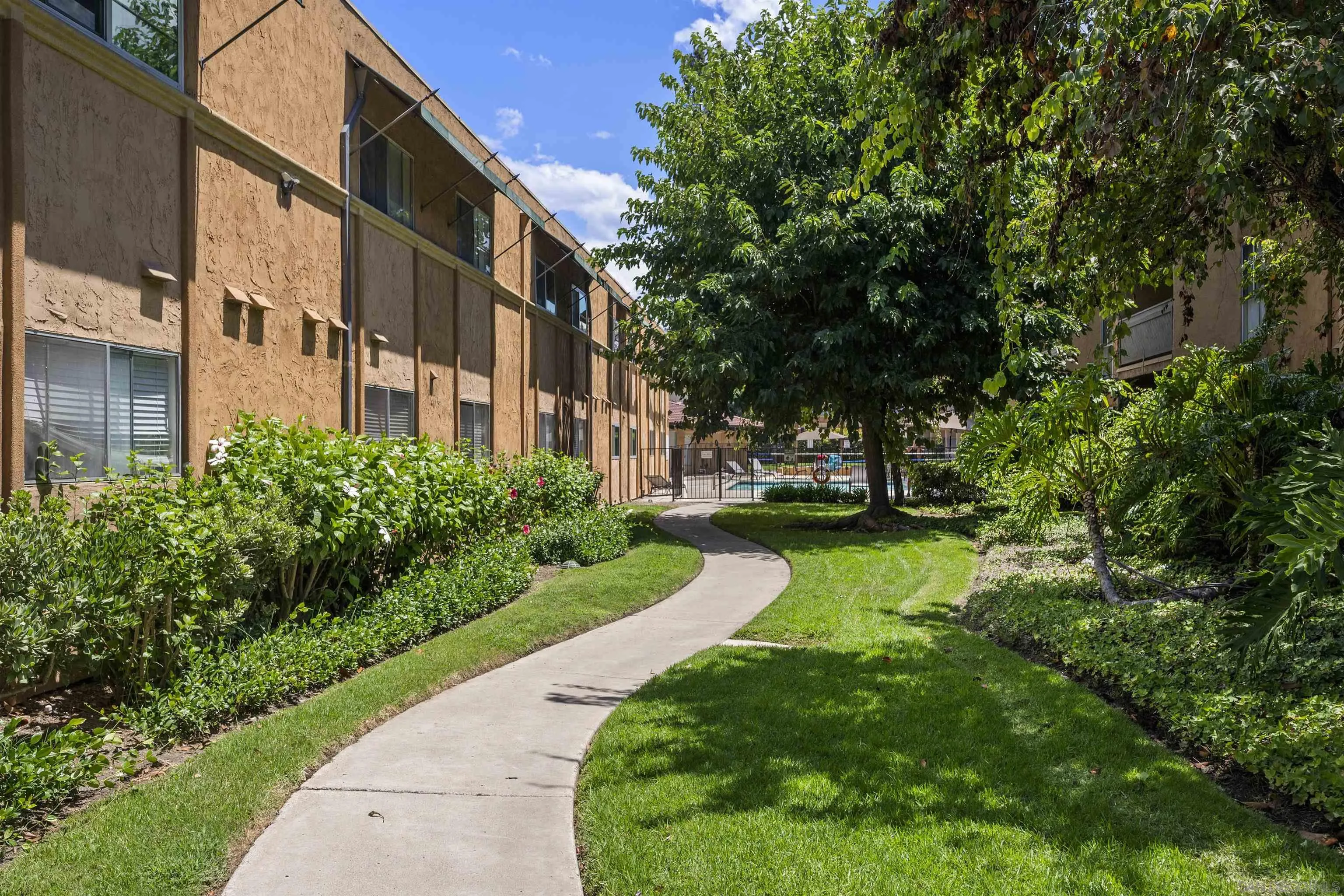 https://cdn.realtyfeed.com/cdn/127/260023196/9e215ee30e4ff3b29a84c54c31d6401c.webp