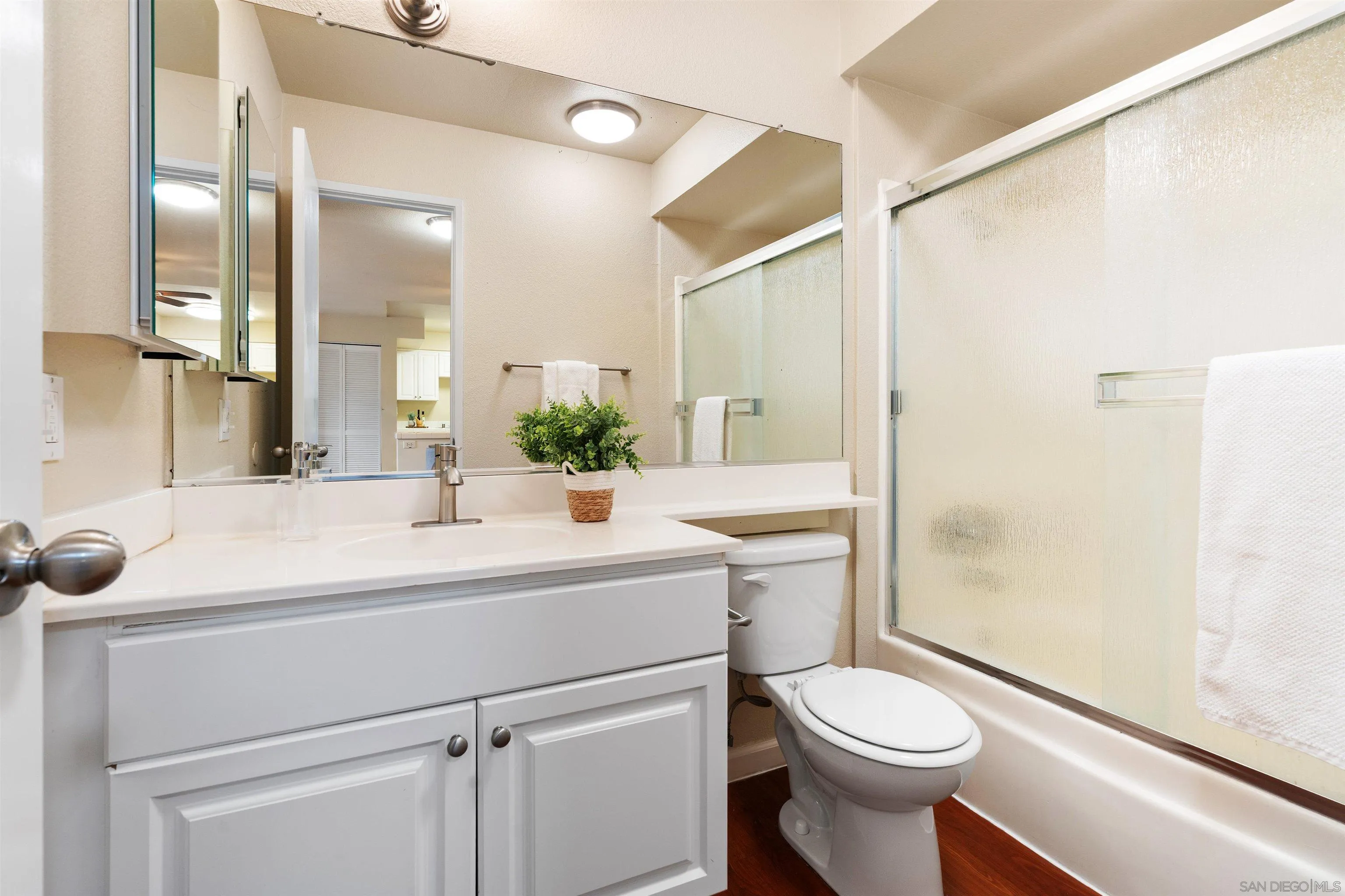 https://cdn.realtyfeed.com/cdn/127/260023196/bec364d7a43b923e0cfc2bf23e0bc29b.webp