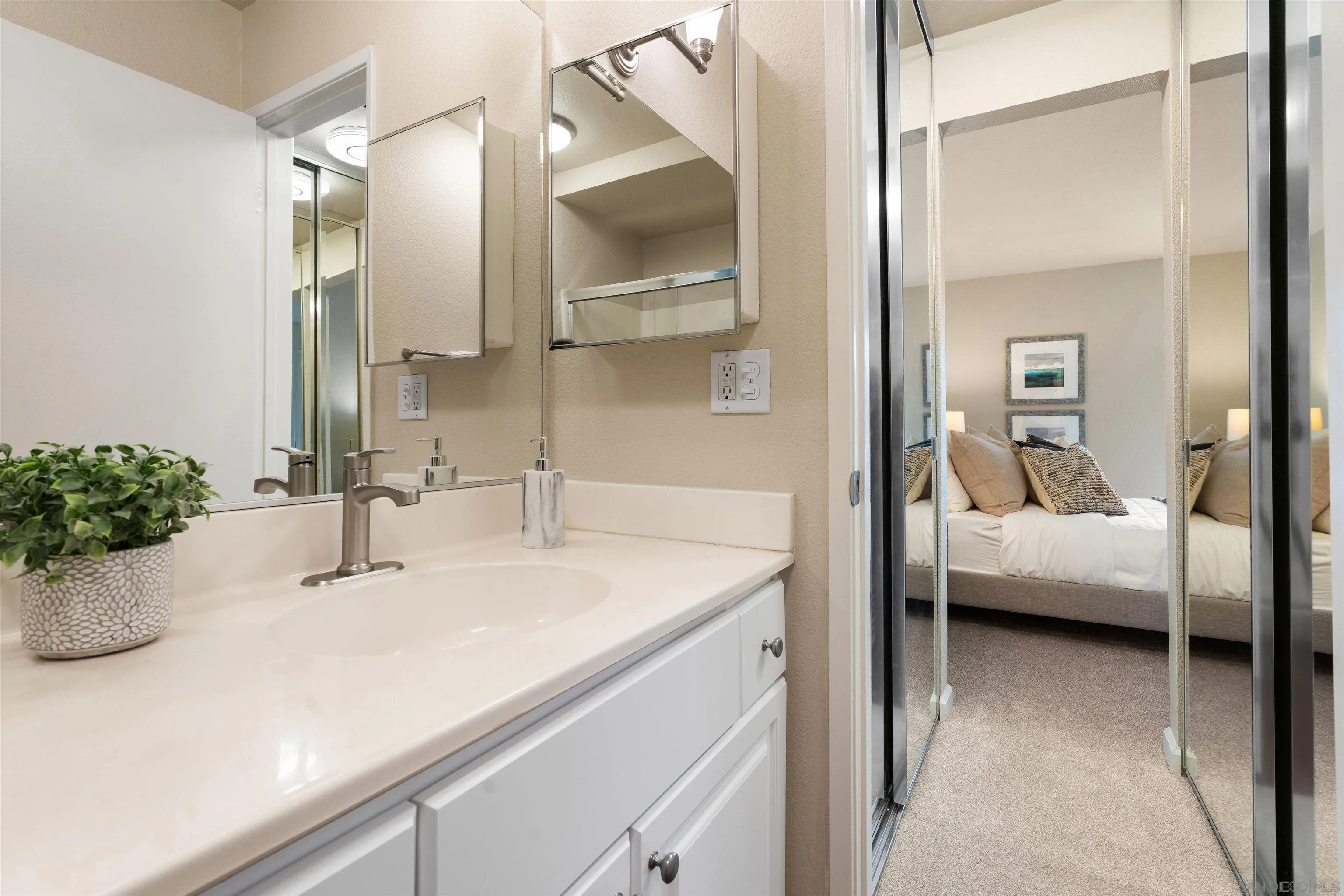 https://cdn.realtyfeed.com/cdn/127/260023196/dadd65c95195843872763f348b5a2893.webp