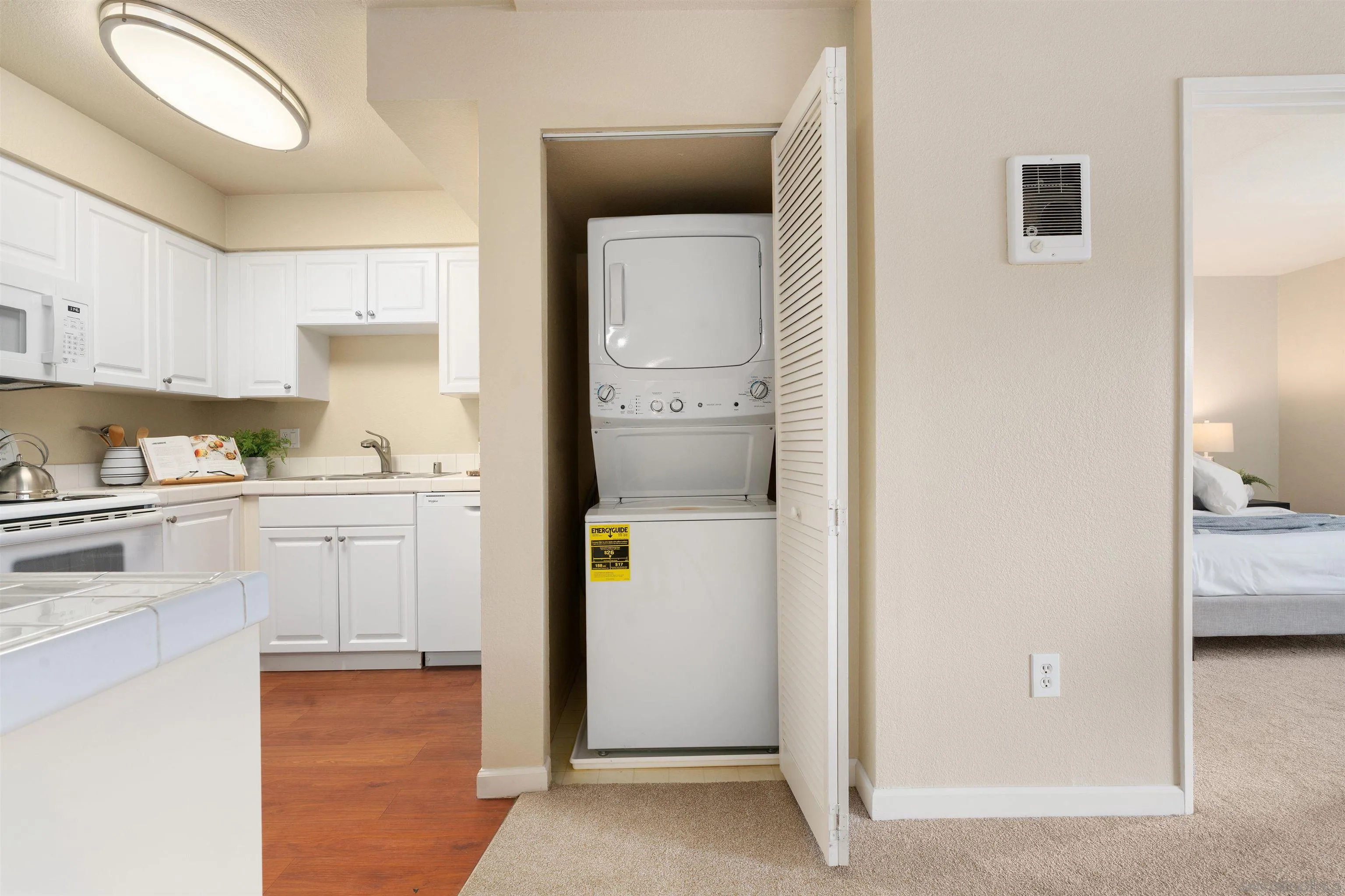 https://cdn.realtyfeed.com/cdn/127/260023196/f673cc5ceff716a577ce996426b15bed.webp