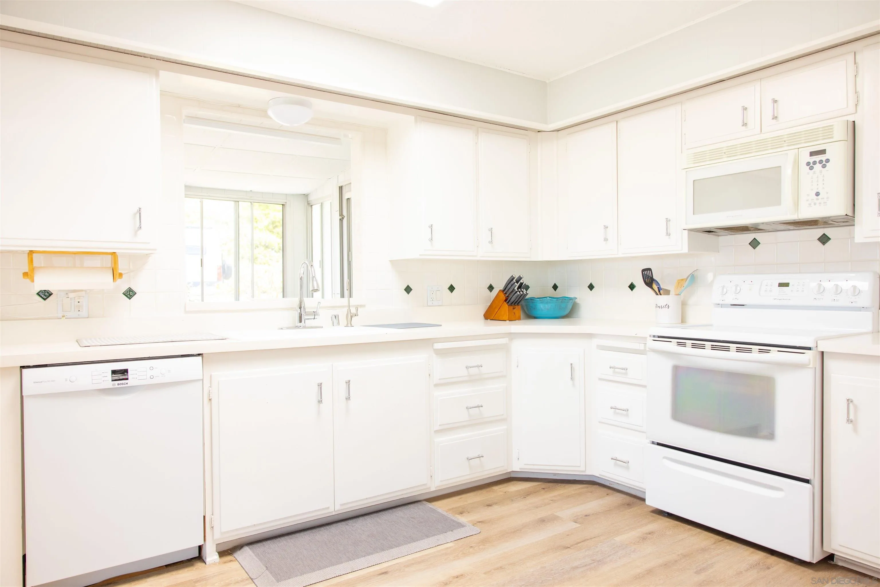 https://cdn.realtyfeed.com/cdn/127/260023202/aa5c34bfb8598a3aed09ff88499ed0de.webp
