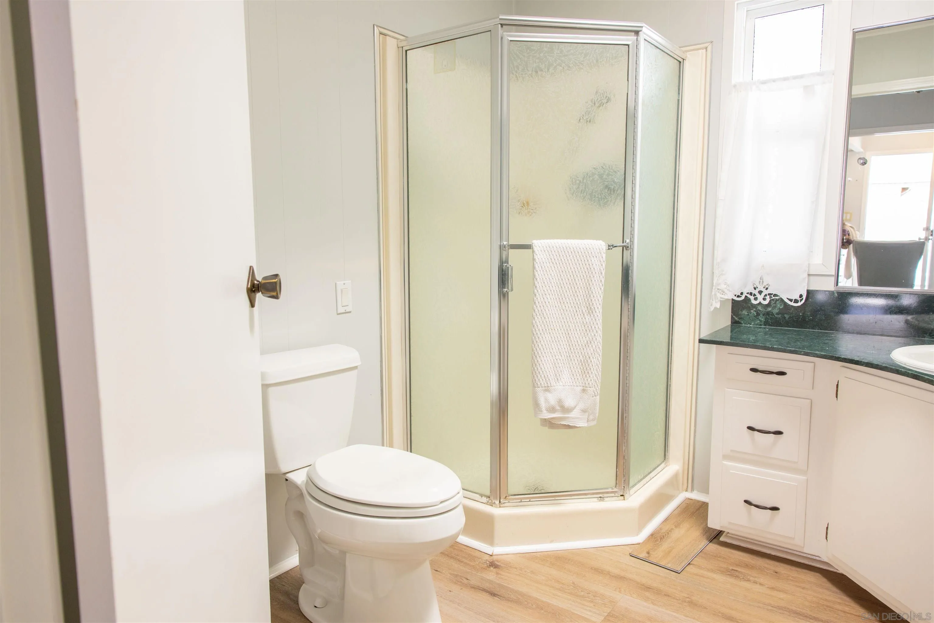 https://cdn.realtyfeed.com/cdn/127/260023202/af4b61c116aa184b547dedfb3e8469b4.webp