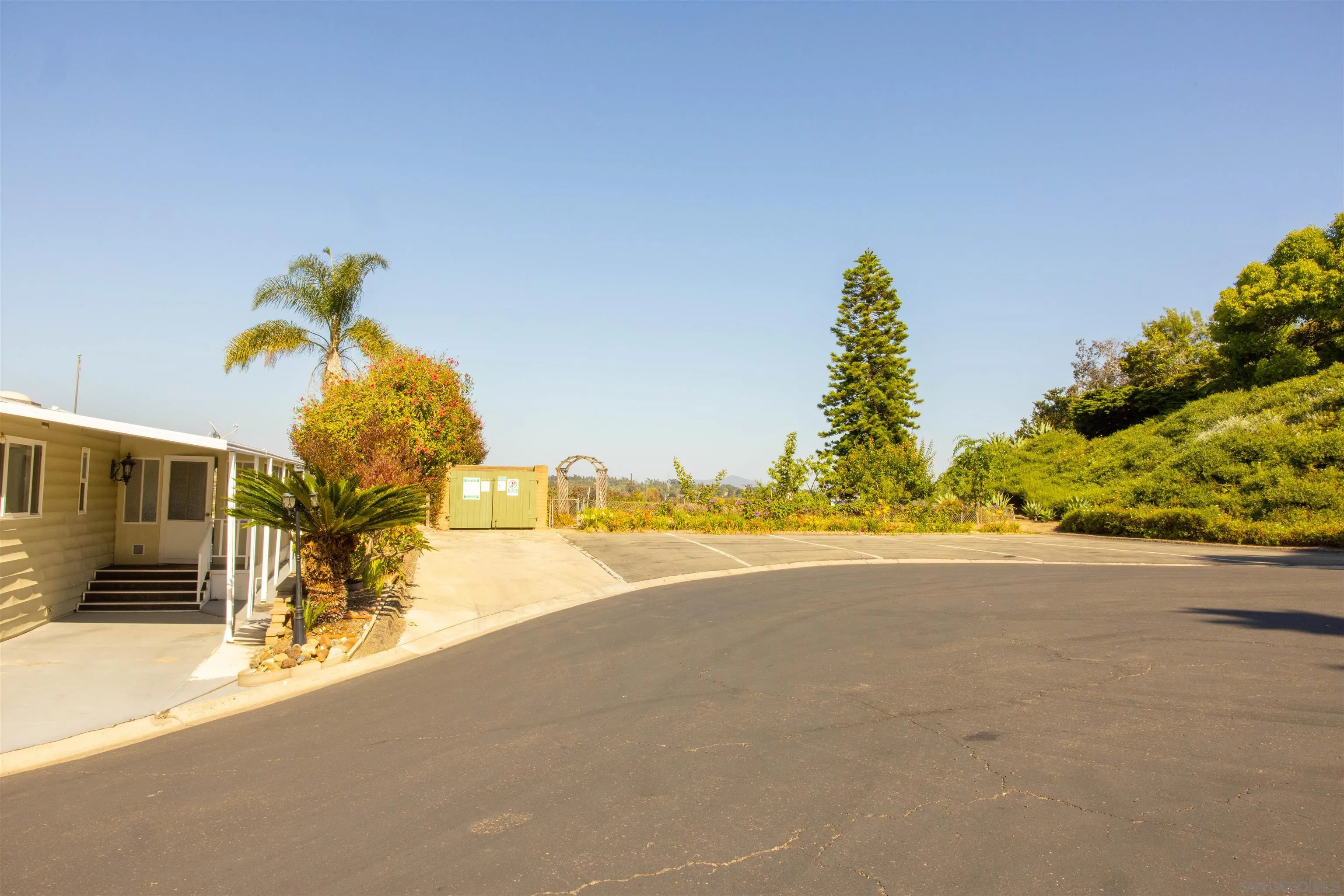 https://cdn.realtyfeed.com/cdn/127/260023202/f4f63029bbb488a21b993e3d562ba737.webp