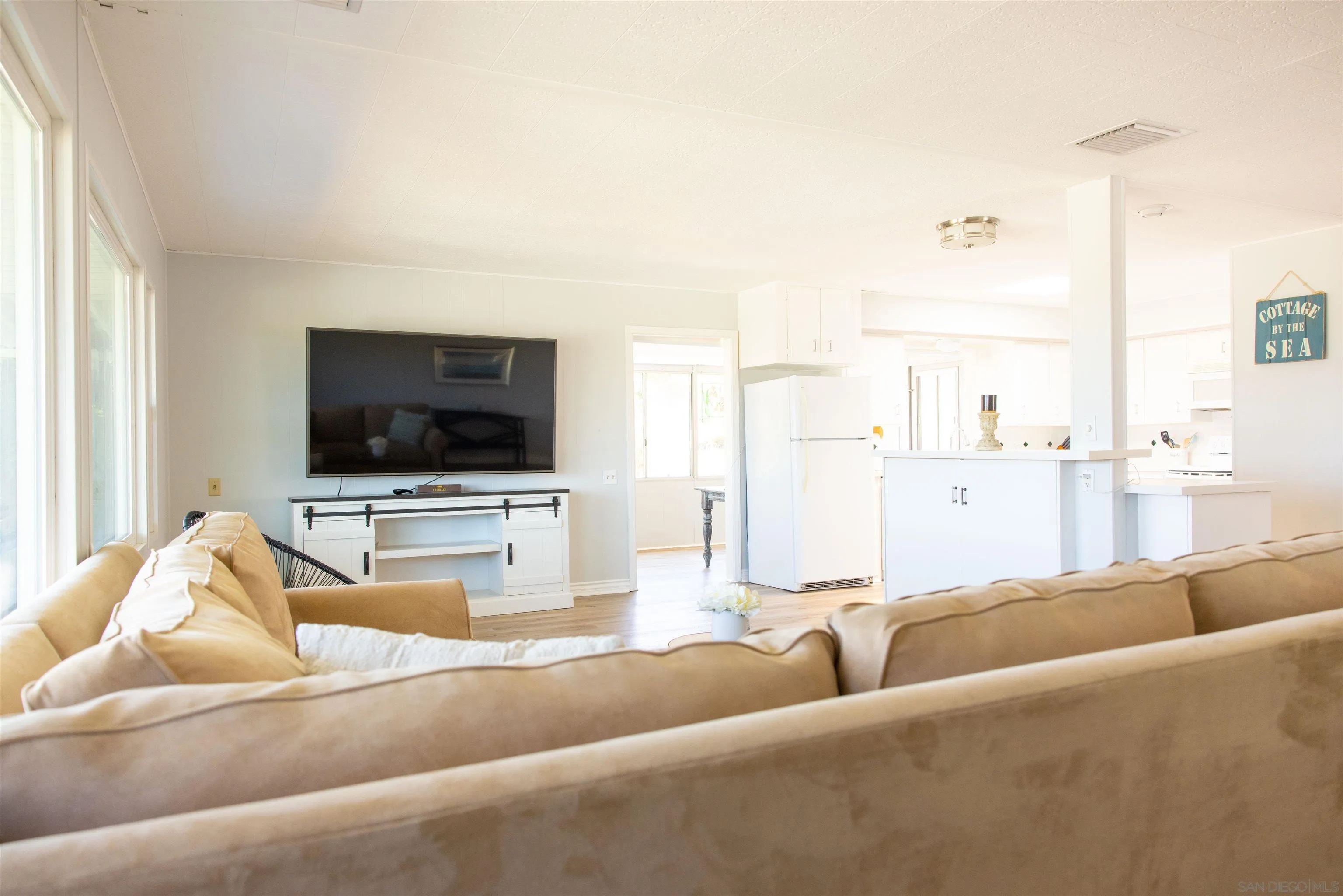 https://cdn.realtyfeed.com/cdn/127/260023202/fb2645e922da3efe819be7f2d69ac558.webp