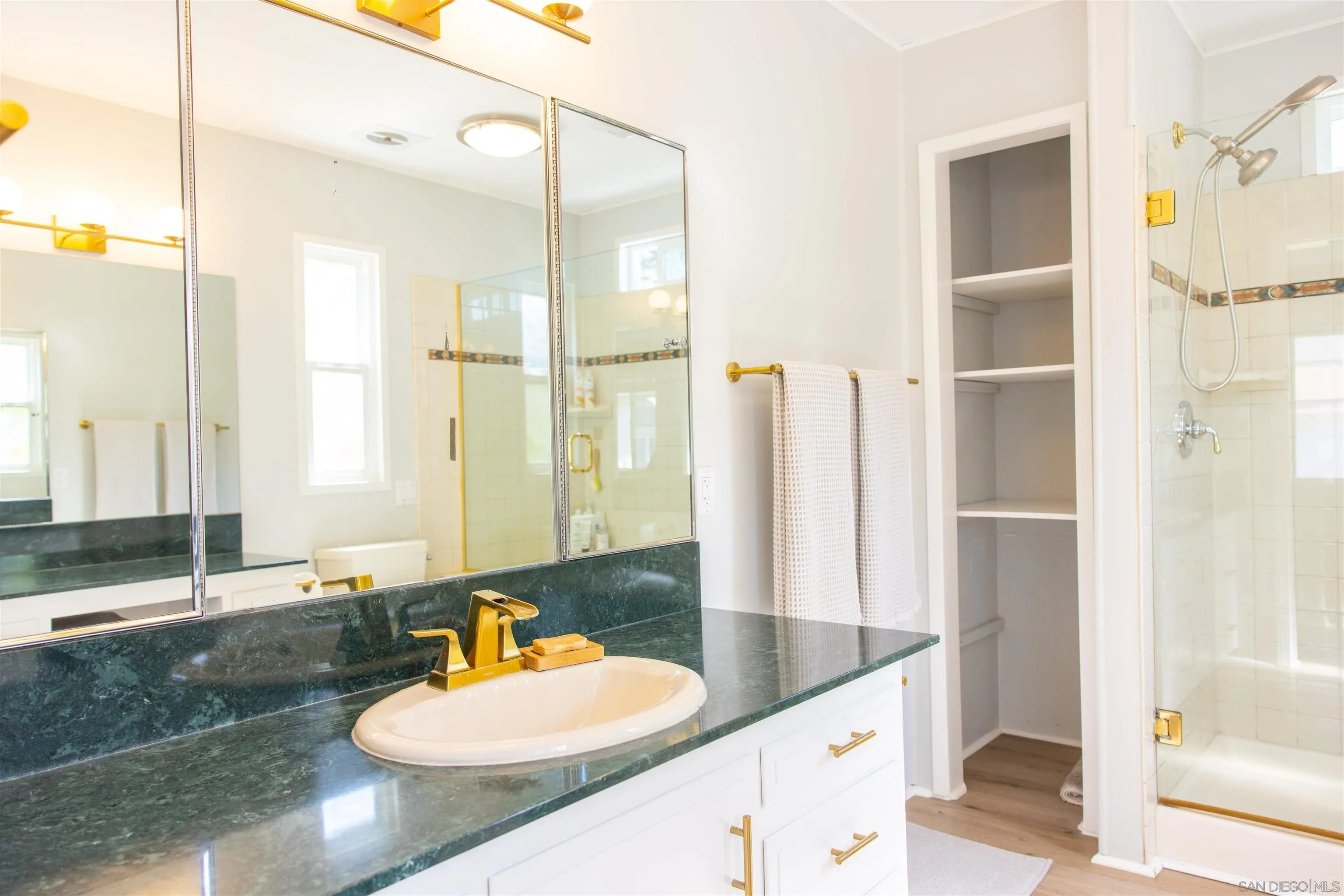 https://cdn.realtyfeed.com/cdn/127/260023202/ff96476b363945ebc50c3ea57b180995.webp