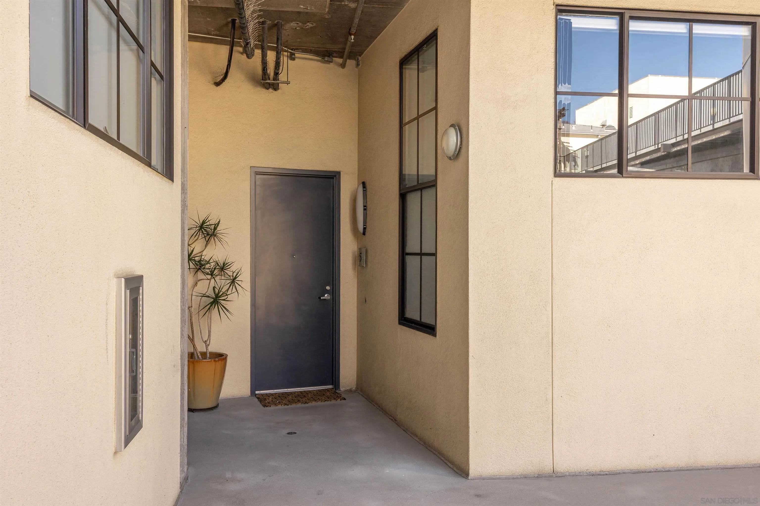 https://cdn.realtyfeed.com/cdn/127/260023211/1c8d6b49125108005545b413efd6d26c.webp