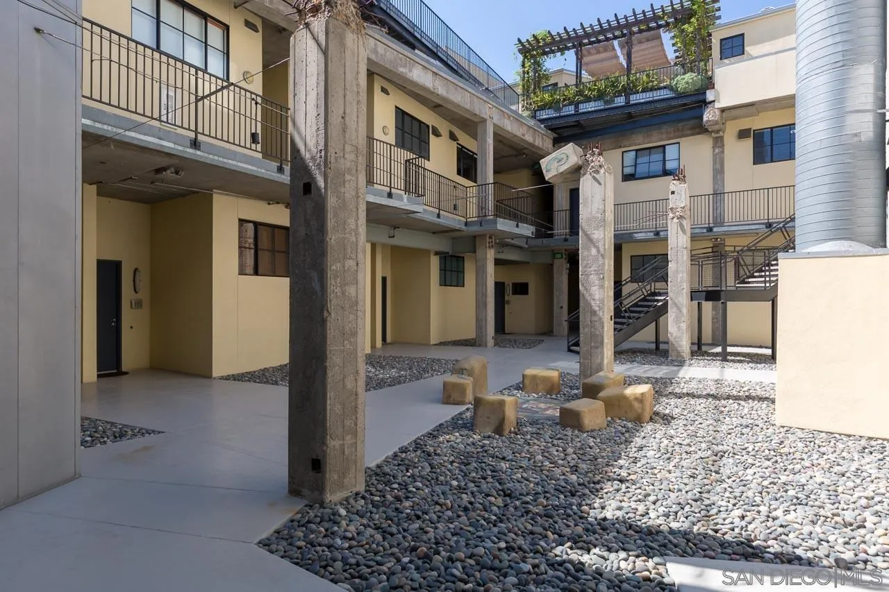 https://cdn.realtyfeed.com/cdn/127/260023211/bd770cbcc8efd04a1370147d23a87eeb.webp