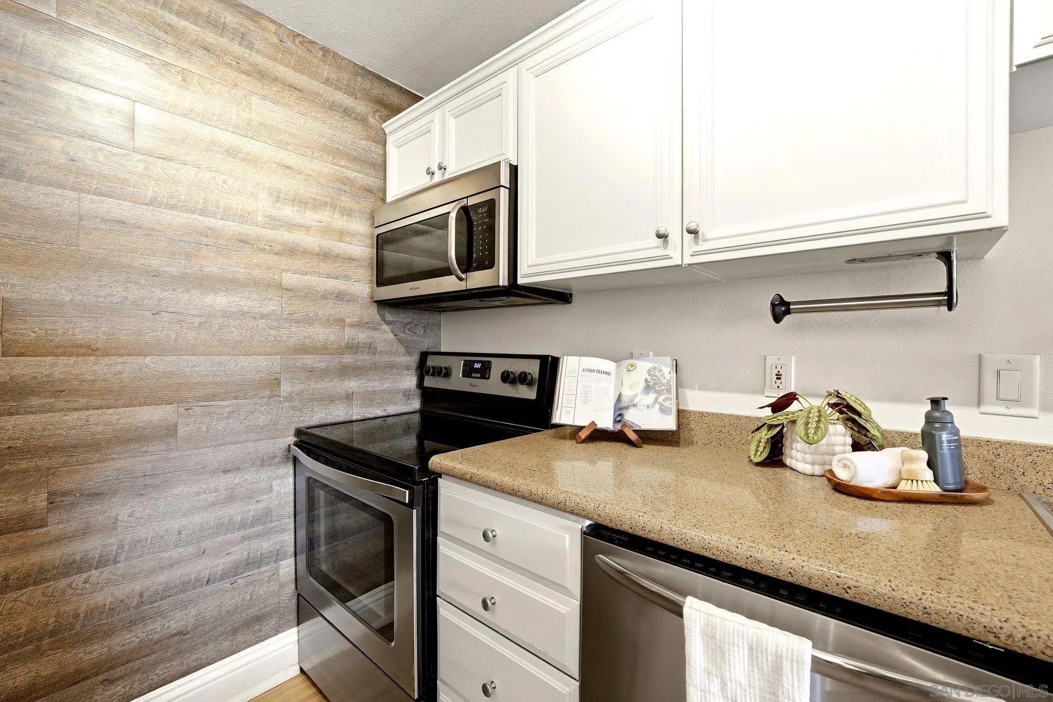 https://cdn.realtyfeed.com/cdn/127/260023214/337b84d53ef4b51b1ea8a8d51c2b5713.webp