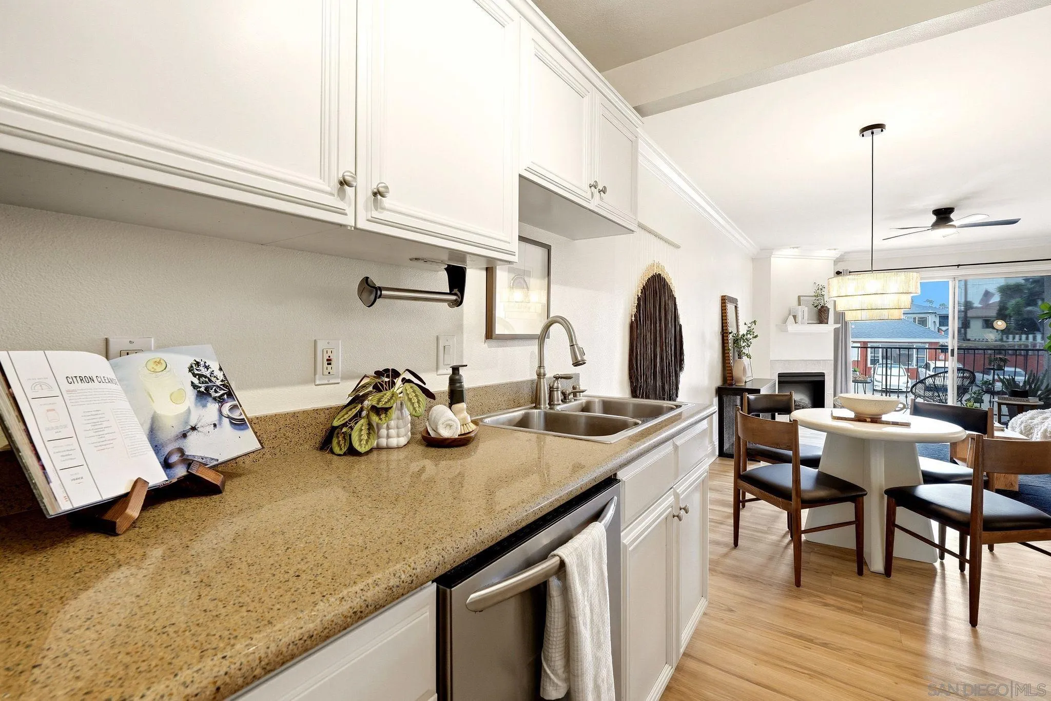 https://cdn.realtyfeed.com/cdn/127/260023214/4ac11eea57f34d5dfa56adf0871a06c5.webp