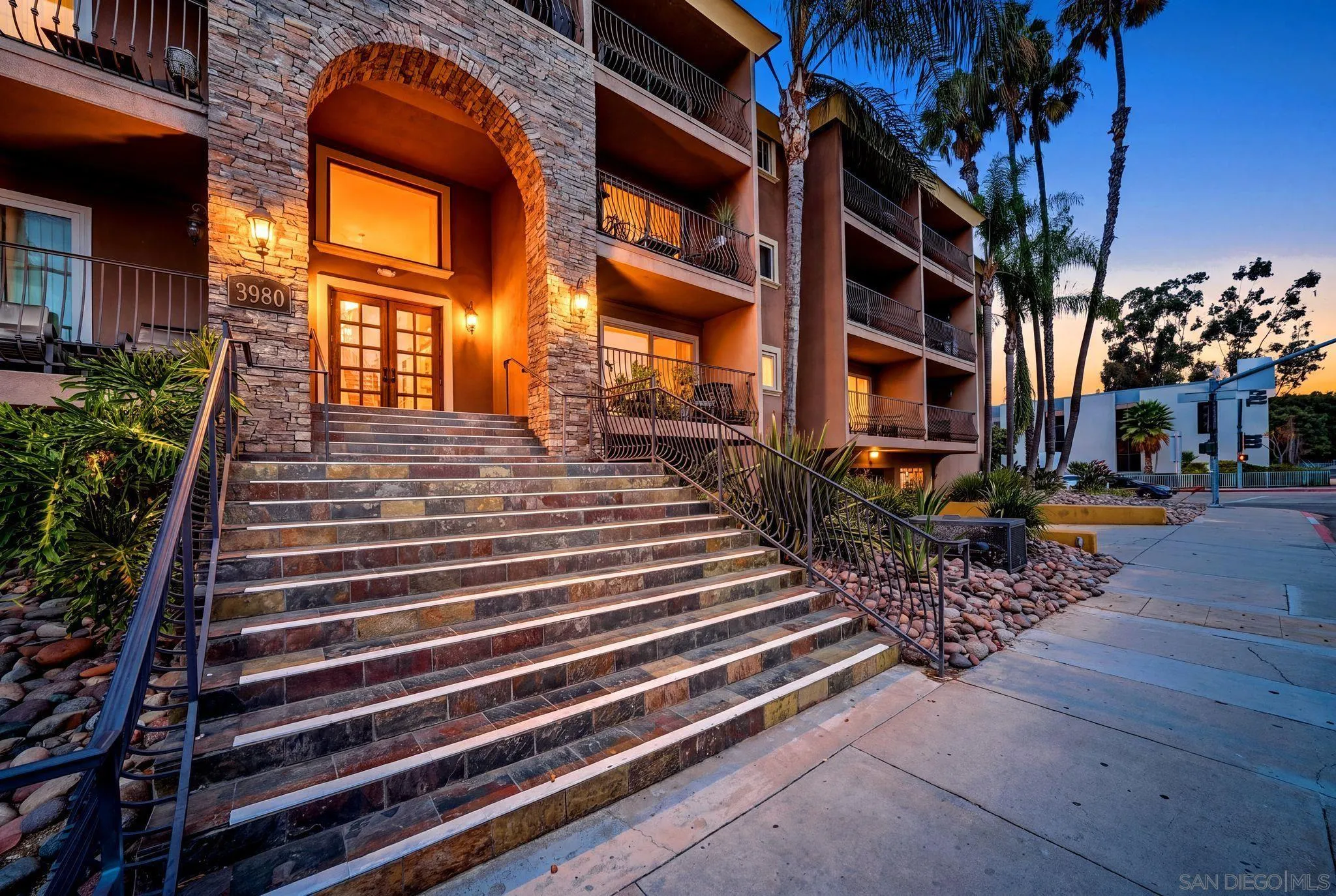 https://cdn.realtyfeed.com/cdn/127/260023214/606ab3c33b94dd85b99e66f9b330fffc.webp