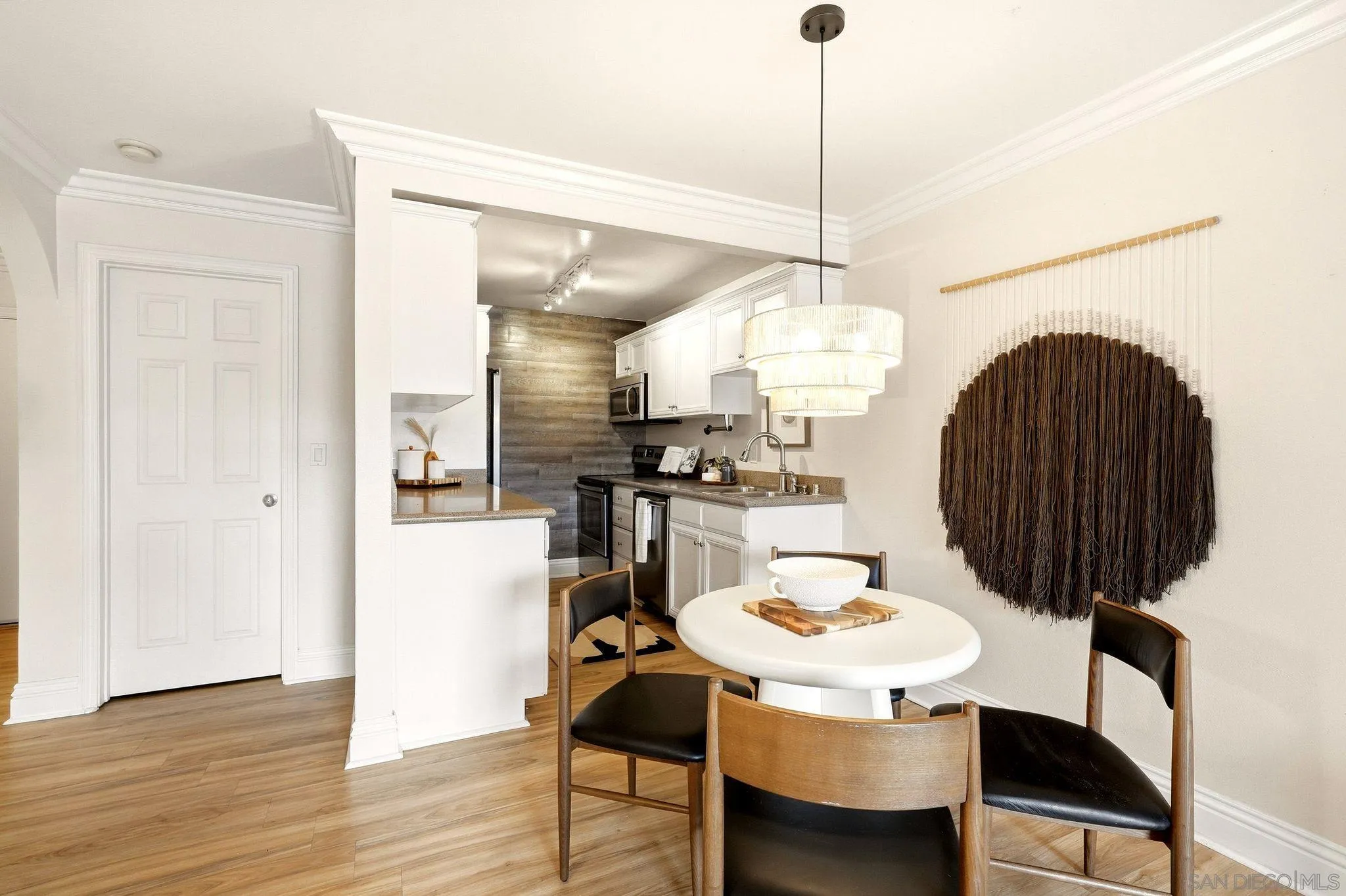 https://cdn.realtyfeed.com/cdn/127/260023214/726e9ceeb3975b1e713537a24db4194a.webp