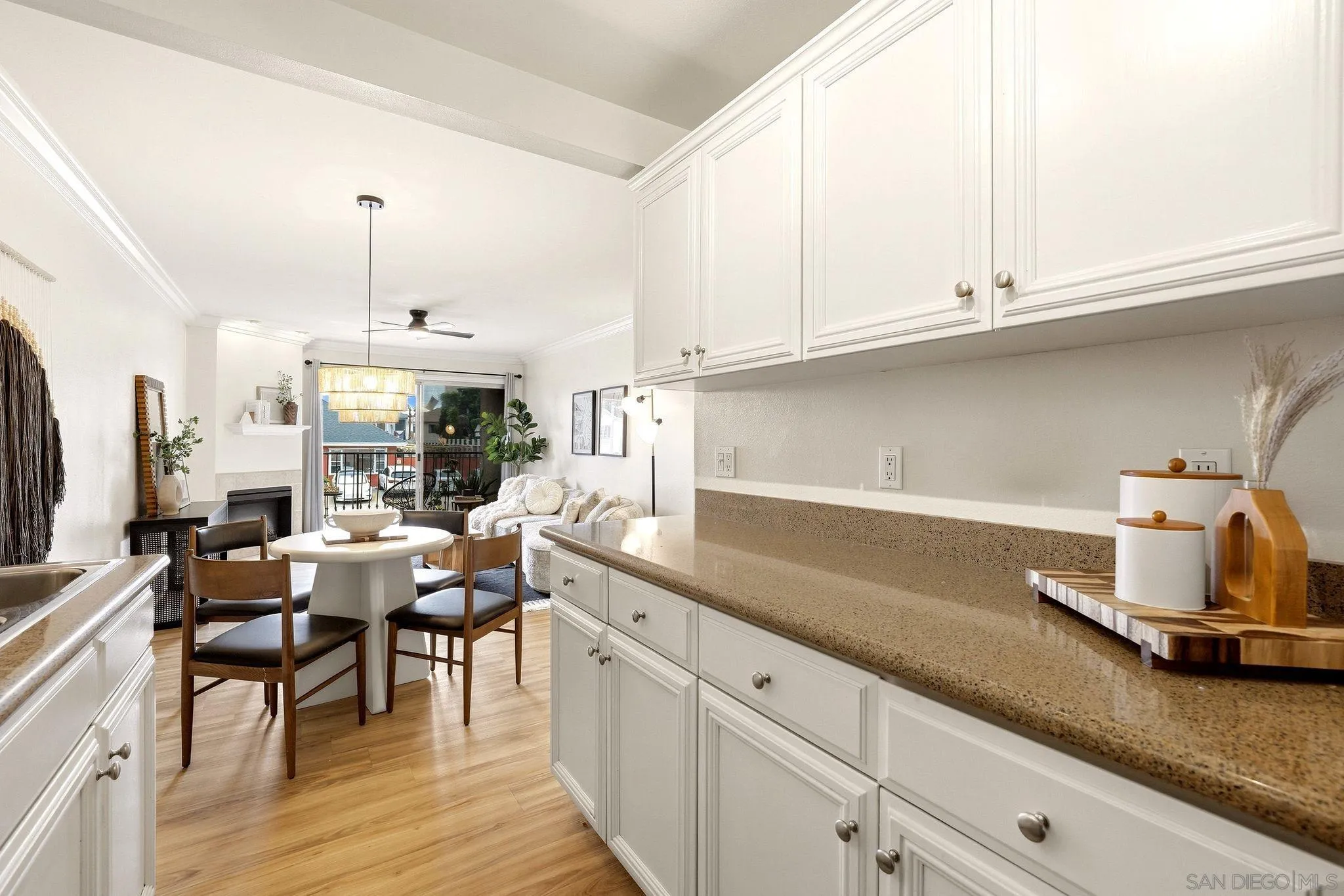 https://cdn.realtyfeed.com/cdn/127/260023214/906ed9cf892f53447851aa6bd423b5e2.webp