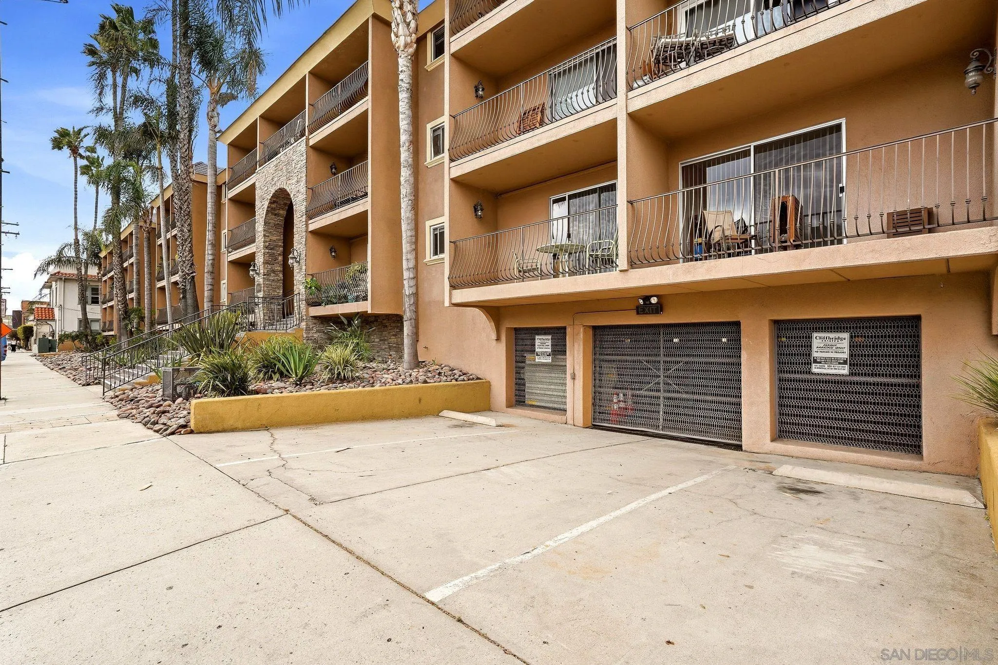 https://cdn.realtyfeed.com/cdn/127/260023214/b0f267a30fe8ca195981f996a8f1720c.webp