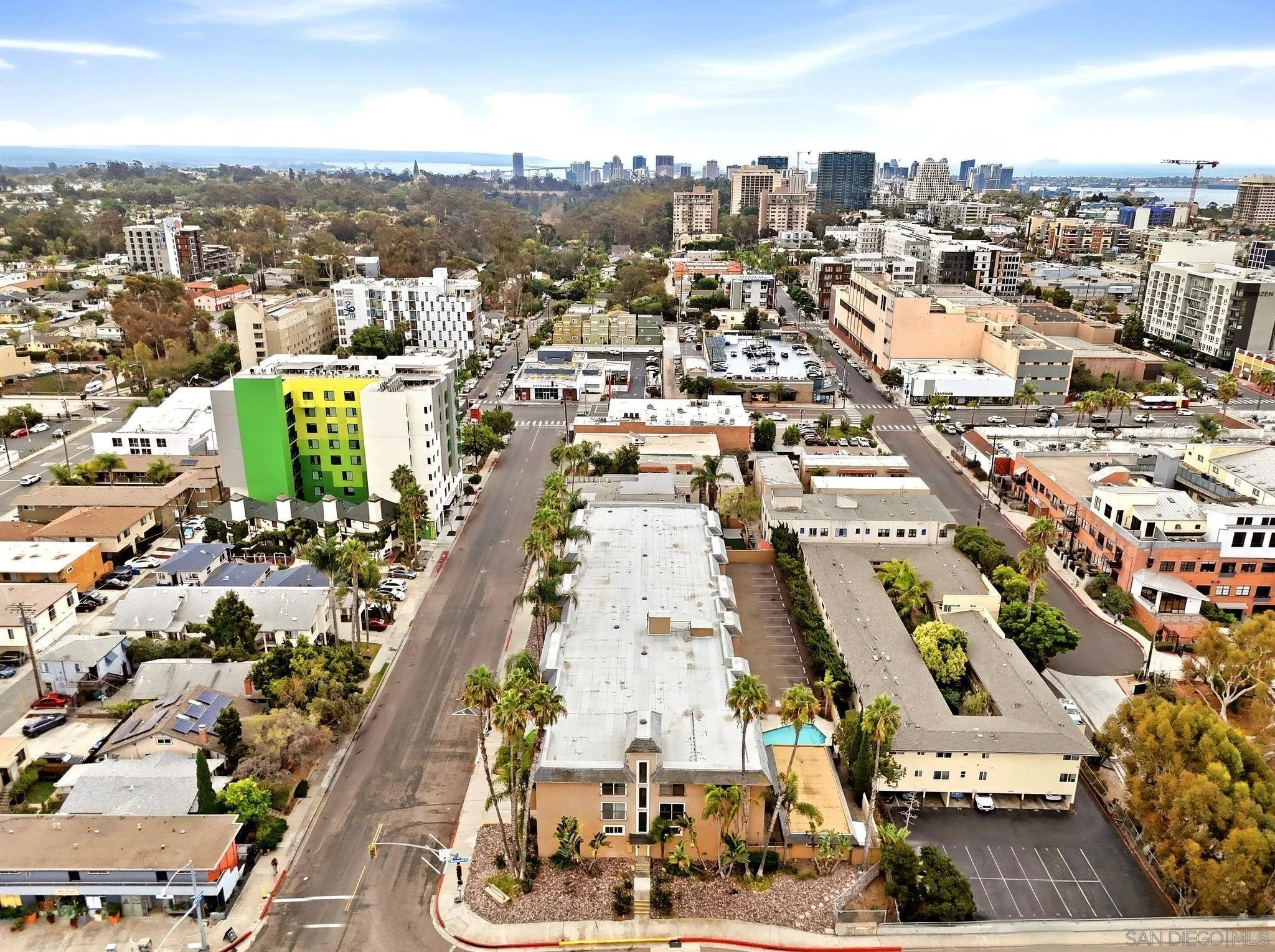https://cdn.realtyfeed.com/cdn/127/260023214/e9e1a62b7be742fd3f1b788203fddf9c.webp