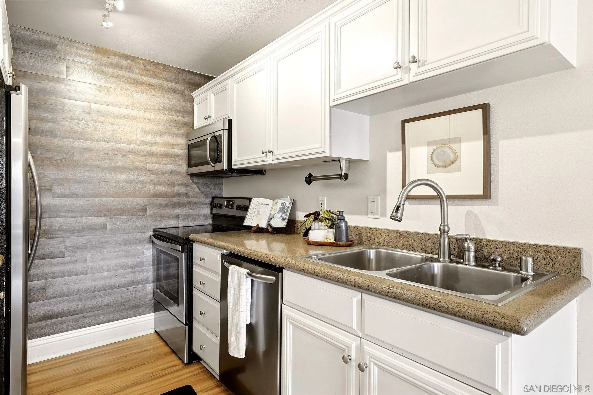 https://cdn.realtyfeed.com/cdn/127/260023214/f7aa86345c701dd4d5decf7be81eef4c.webp