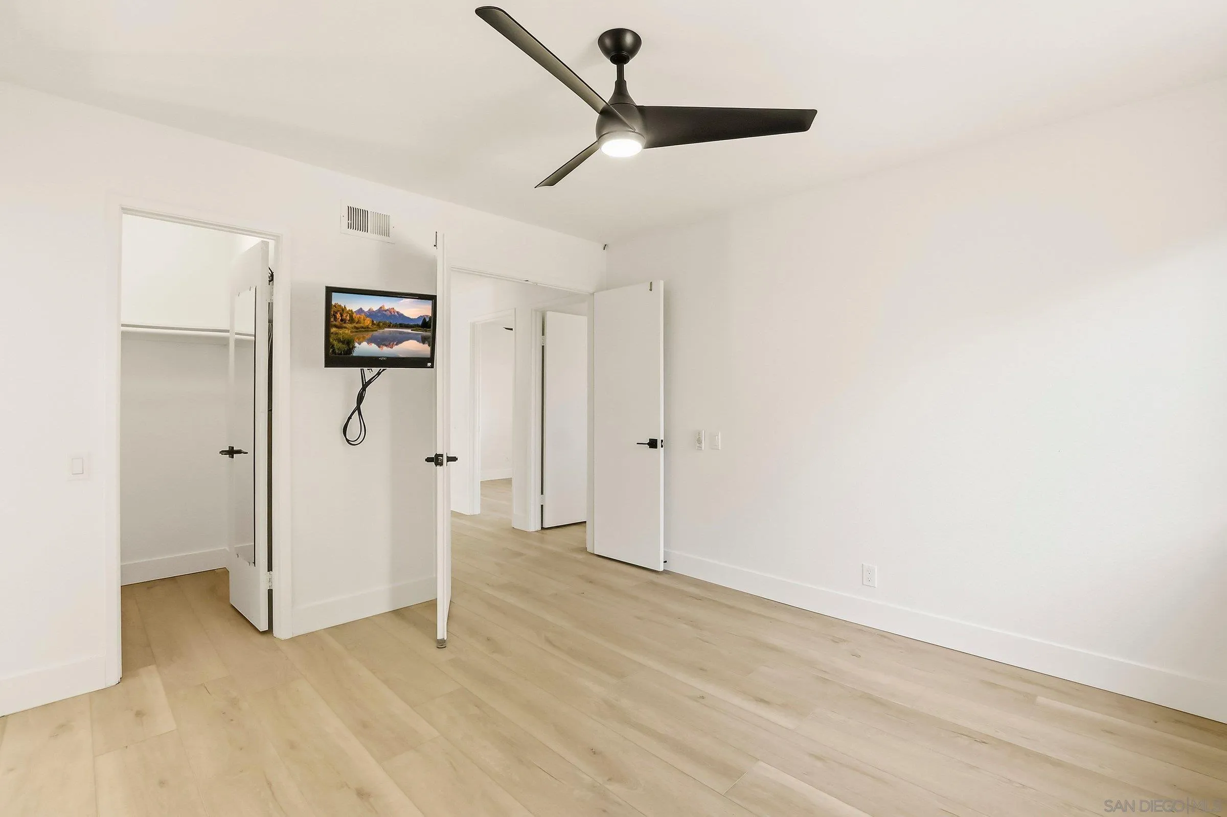 https://cdn.realtyfeed.com/cdn/127/260023220/1ec00dd8f939ae4c3c89879afc218dbb.webp