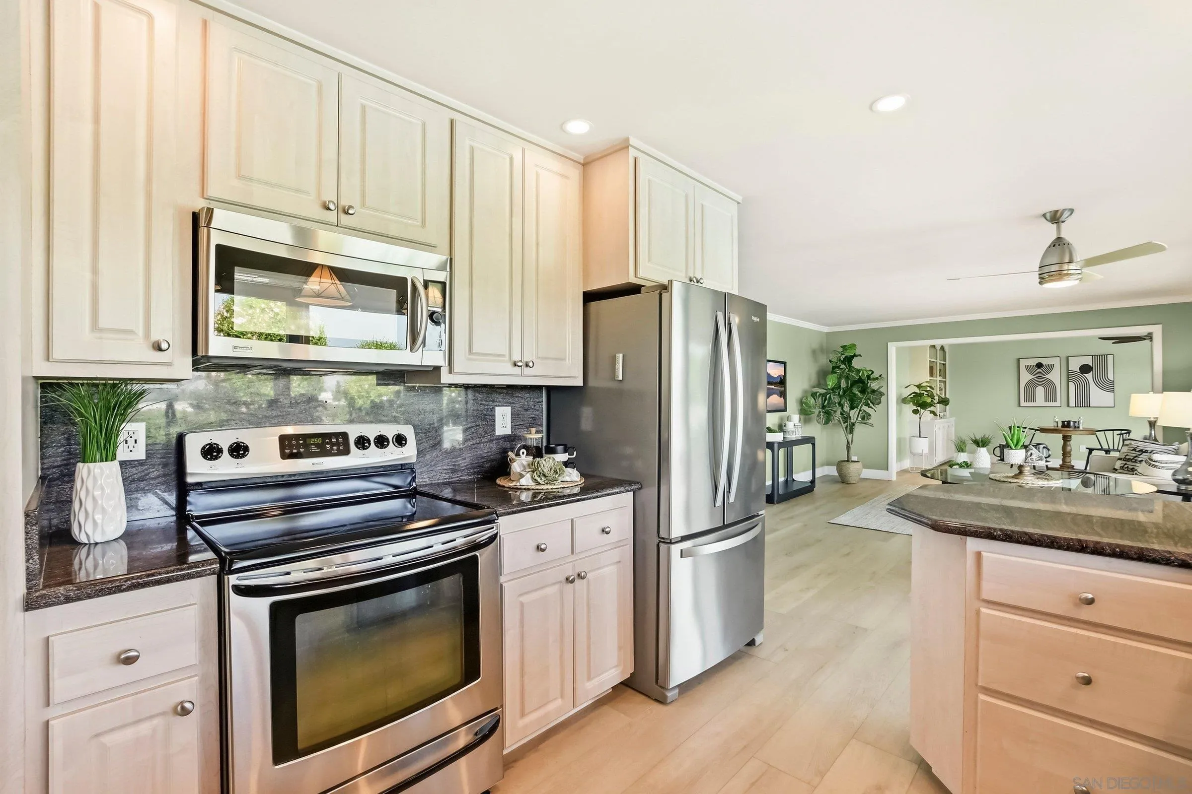 https://cdn.realtyfeed.com/cdn/127/260023220/493af3184c9e4d6436111f73729bf0b5.webp