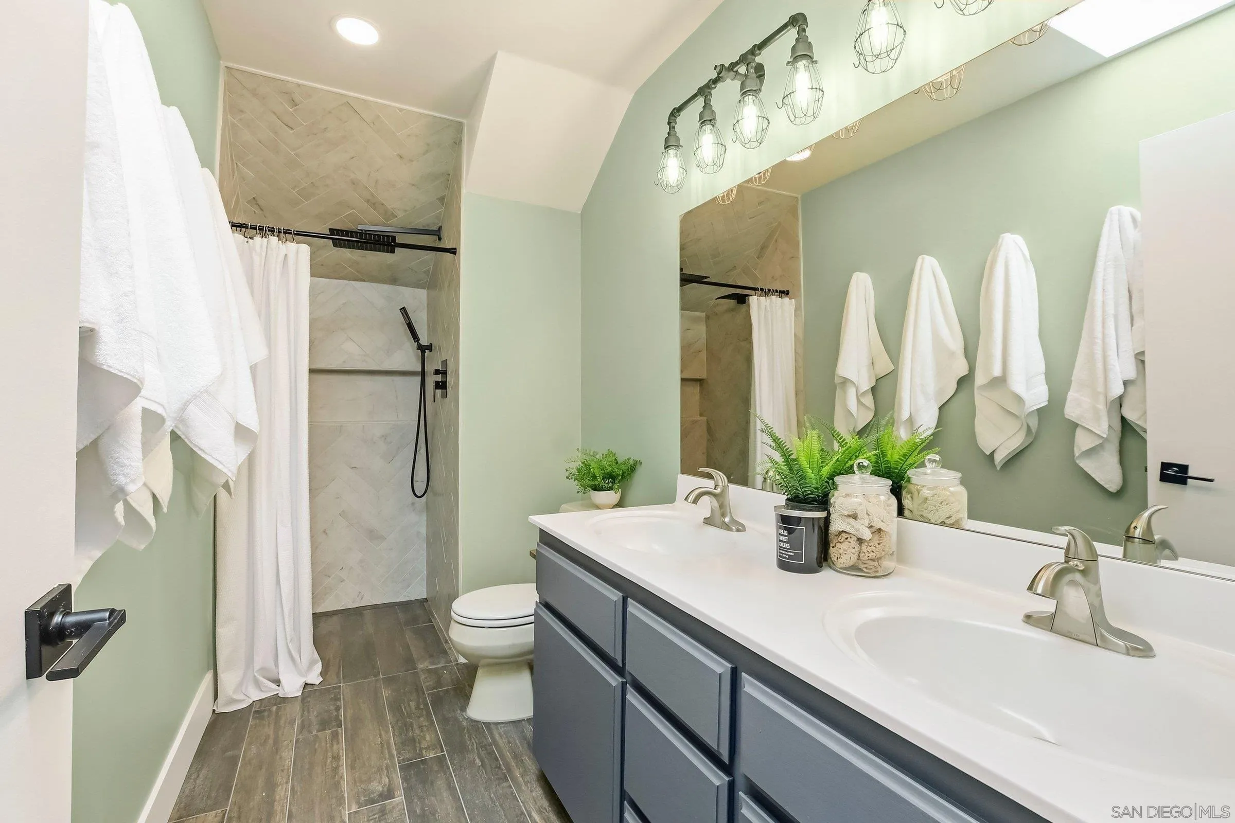 https://cdn.realtyfeed.com/cdn/127/260023220/4c6405bb4043212099a65379d416b628.webp
