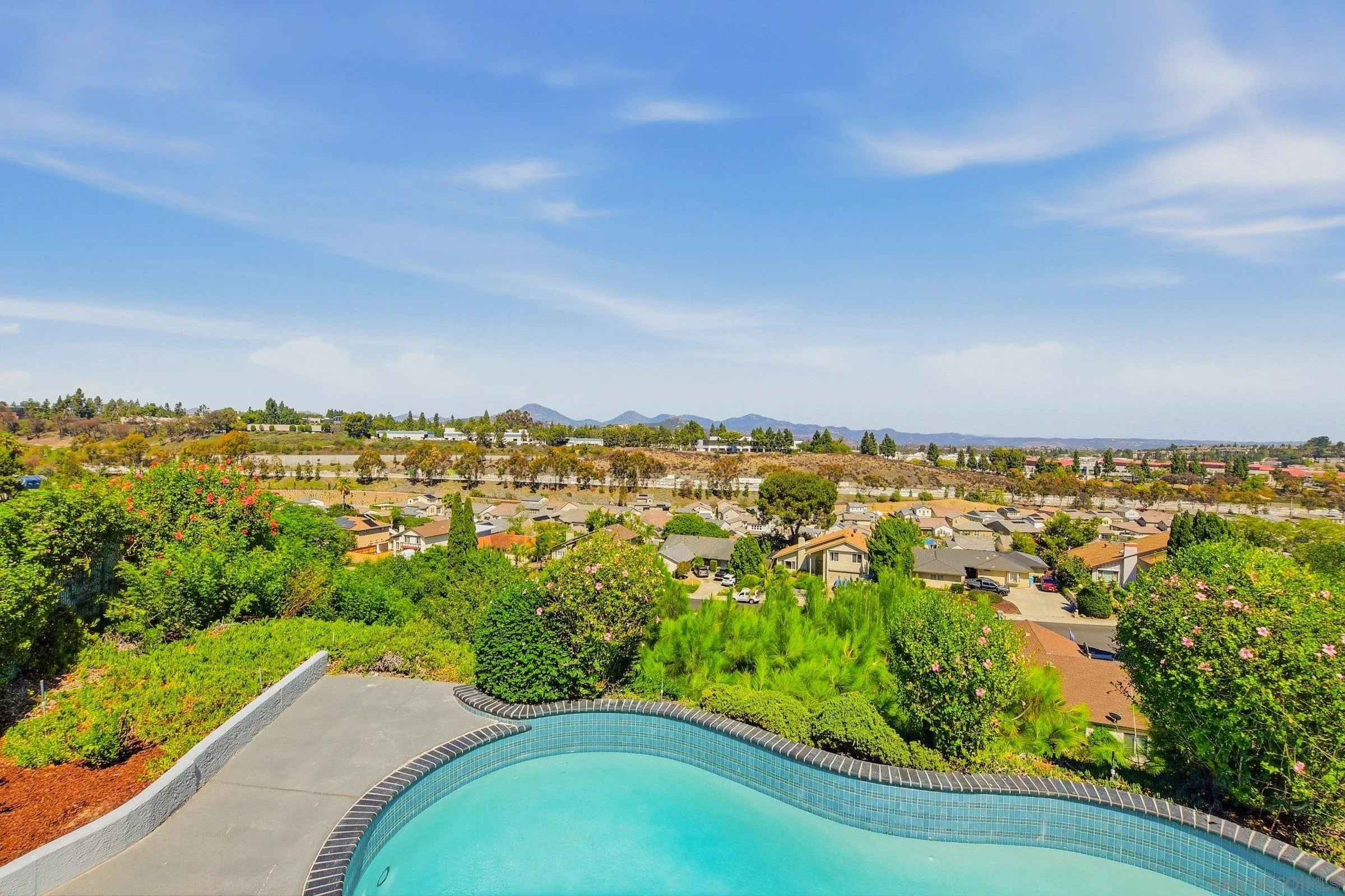 https://cdn.realtyfeed.com/cdn/127/260023220/61809b5c9918a80a68e10c0f6dc8e0fb.webp