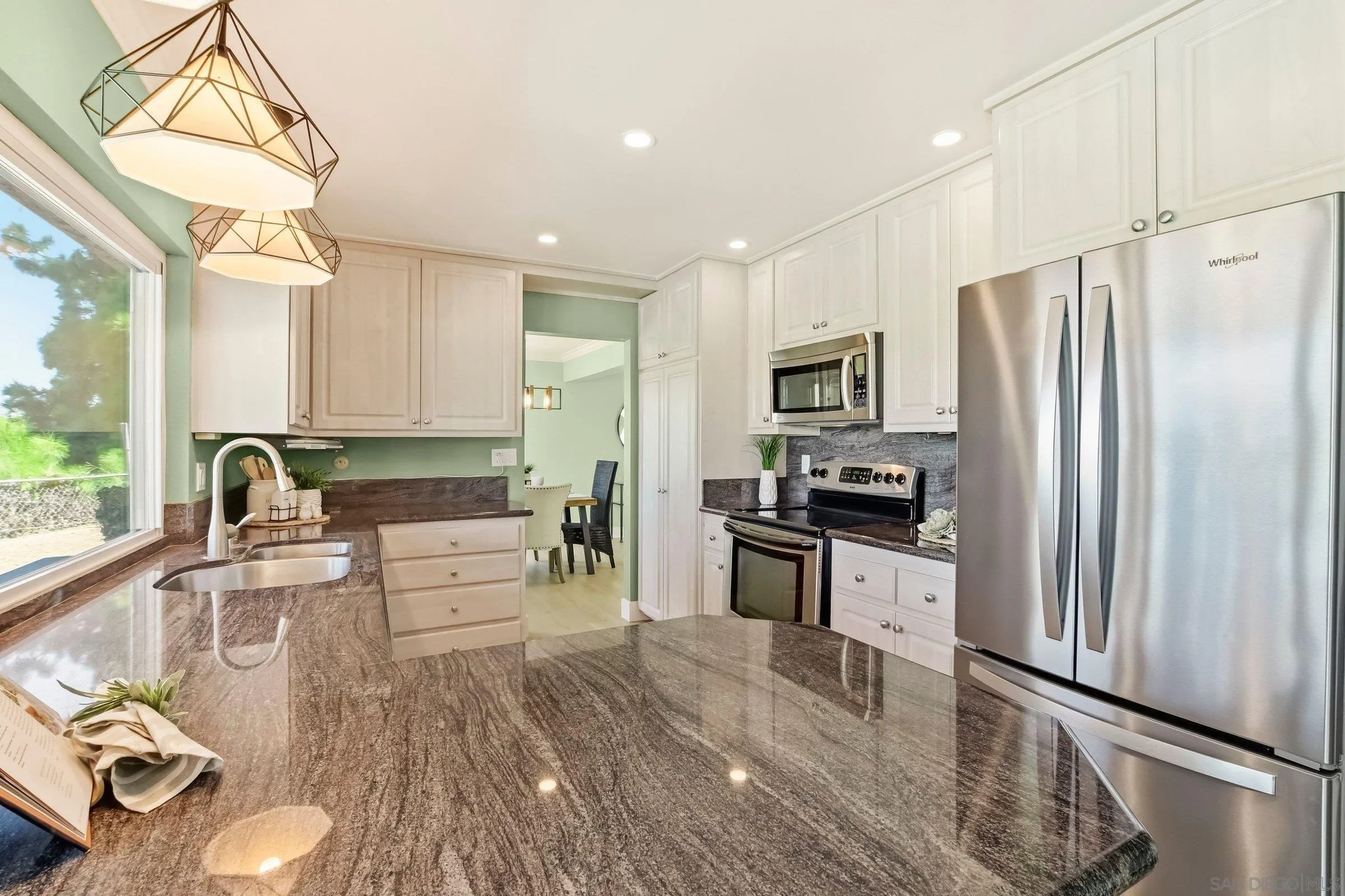 https://cdn.realtyfeed.com/cdn/127/260023220/79cd6f1b8be9124145d72ee33892b0bf.webp