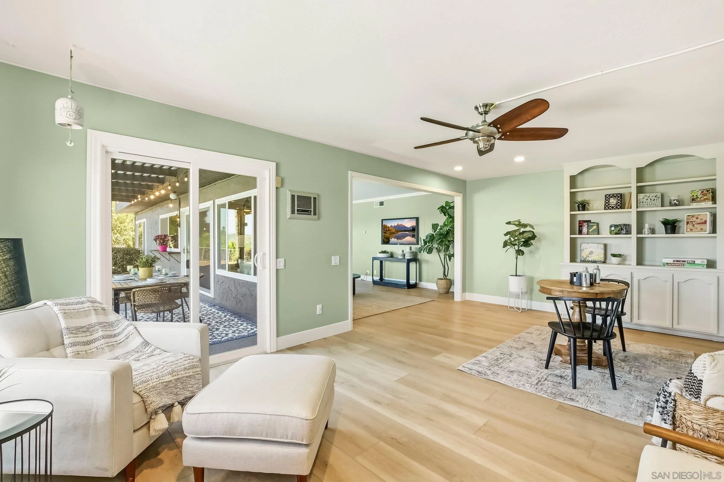 https://cdn.realtyfeed.com/cdn/127/260023220/8d6975af7ed5b38978e75f327e97eb03.webp