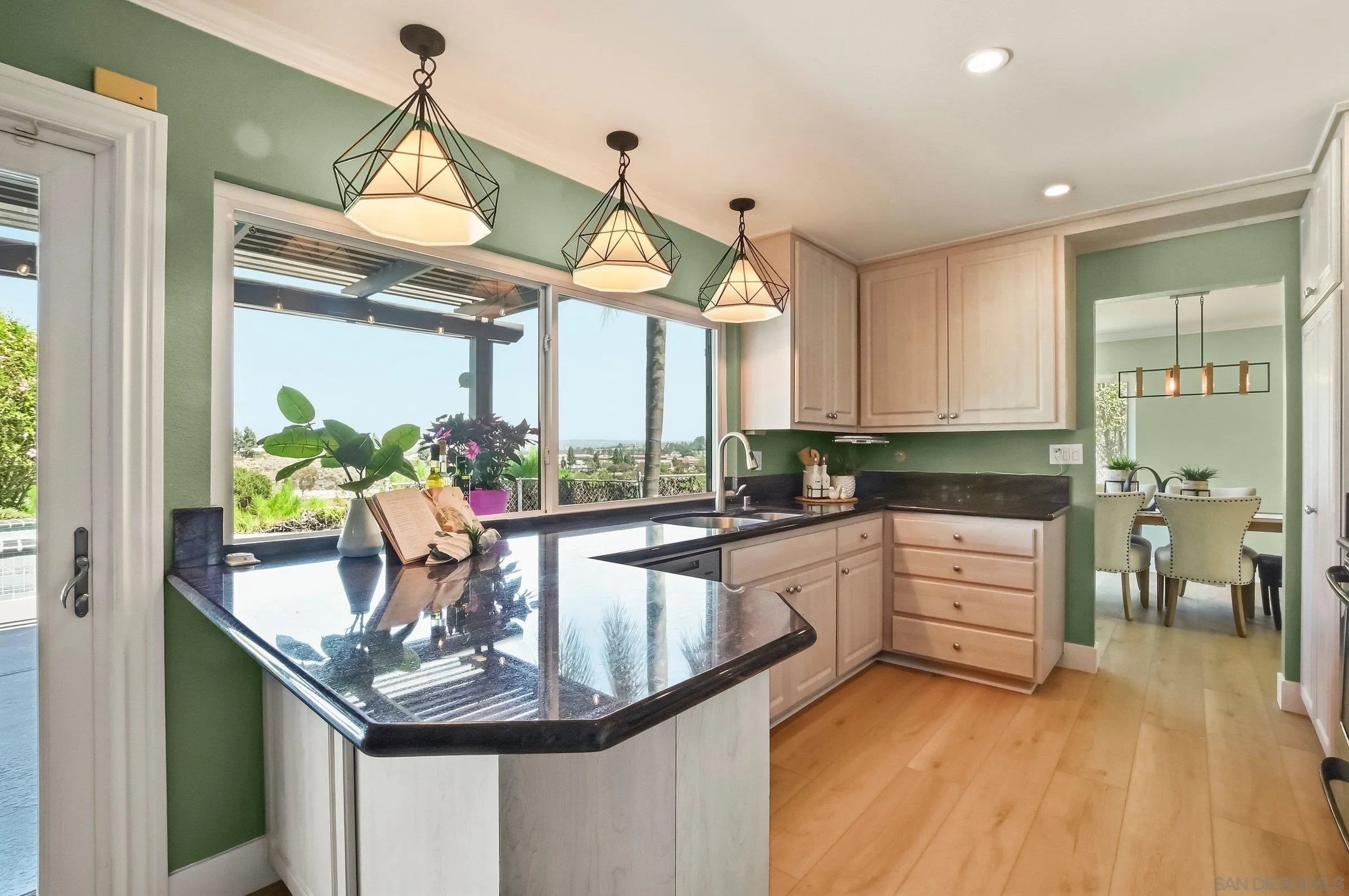 https://cdn.realtyfeed.com/cdn/127/260023220/c523e628f4ec3811d0123c4993119b45.webp