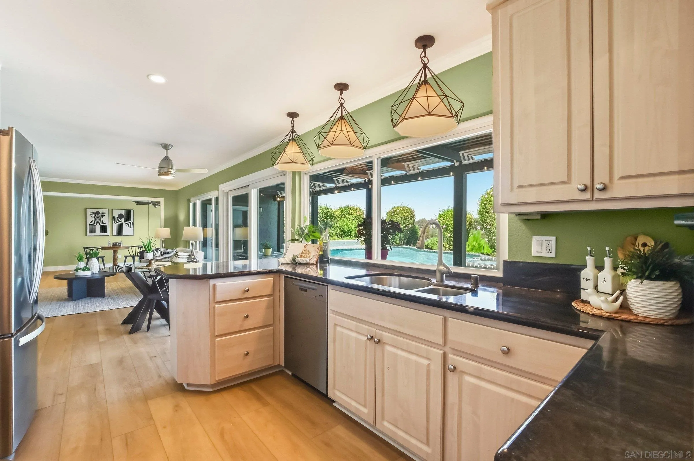 https://cdn.realtyfeed.com/cdn/127/260023220/d18eaf88bd52fae13271846d9f5680c1.webp