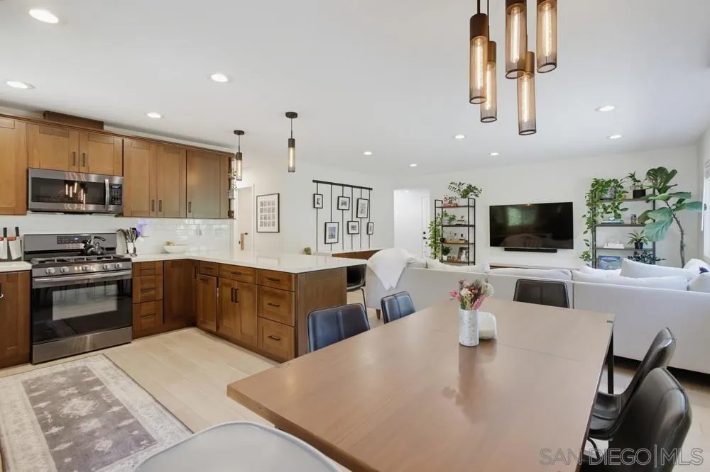 https://cdn.realtyfeed.com/cdn/127/260023229/b37b3dd16a65e0ee2310a53ce13d8b49.webp