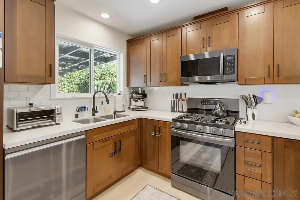 https://cdn.realtyfeed.com/cdn/127/260023229/c6f2ea2a67c09a6ca1fd91454ea73bf2.webp