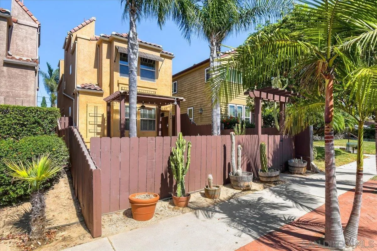 https://cdn.realtyfeed.com/cdn/127/260023230/0b52a416eb0d6b6060e06478270ab325.webp