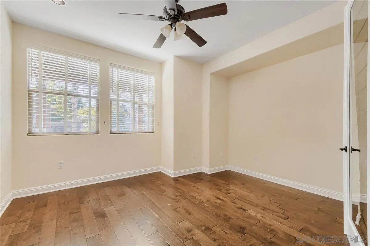 https://cdn.realtyfeed.com/cdn/127/260023230/1fe22db2a55caf071f47e16348f2201c.webp