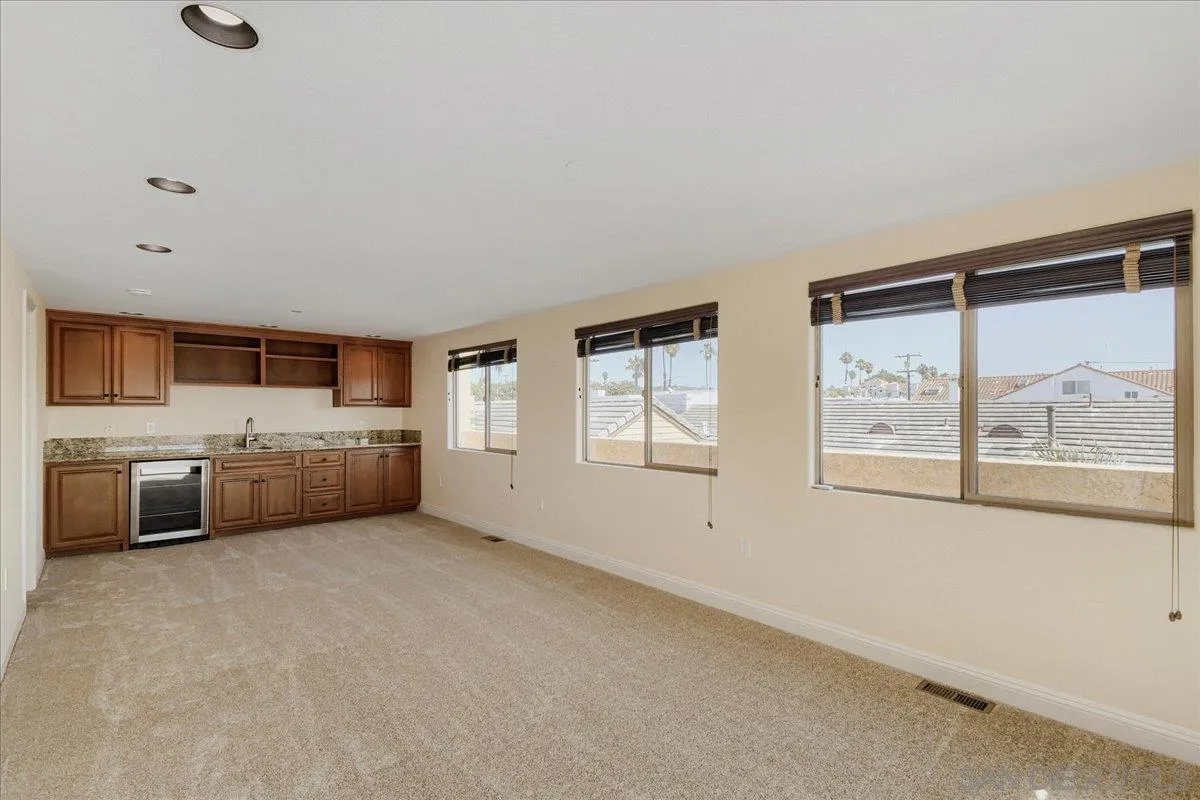 https://cdn.realtyfeed.com/cdn/127/260023230/224f933d3a7c8bca2695f8e611b69046.webp