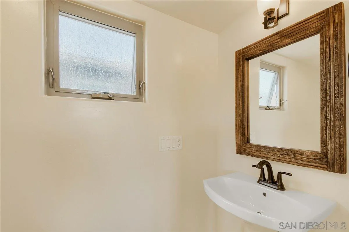 https://cdn.realtyfeed.com/cdn/127/260023230/33145cb7d2a8fa2a6e32638daa053b35.webp