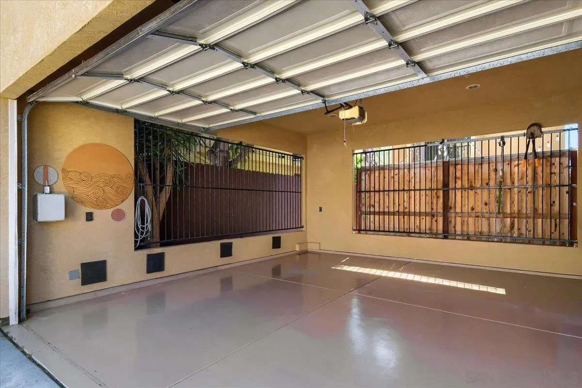 https://cdn.realtyfeed.com/cdn/127/260023230/45dc5980eb0a7b557d03d5170c38a57e.webp