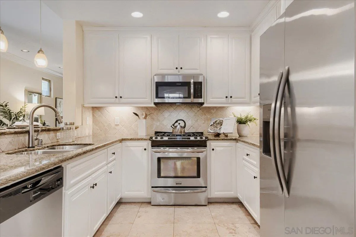 https://cdn.realtyfeed.com/cdn/127/260023230/8464b5253e9a45d1cdc279025c3a1977.webp