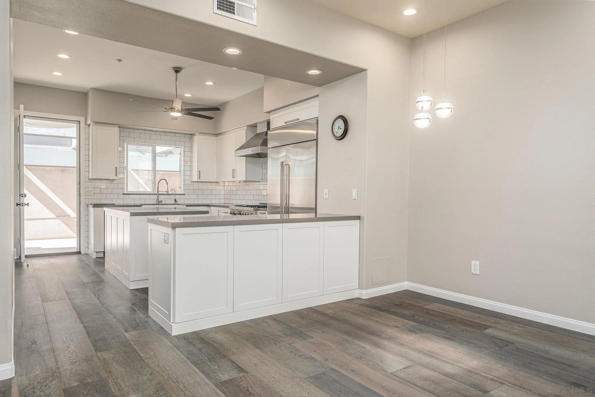 https://cdn.realtyfeed.com/cdn/127/260023231/8a32eae52a5a94715a960a80a2d6d58b.webp