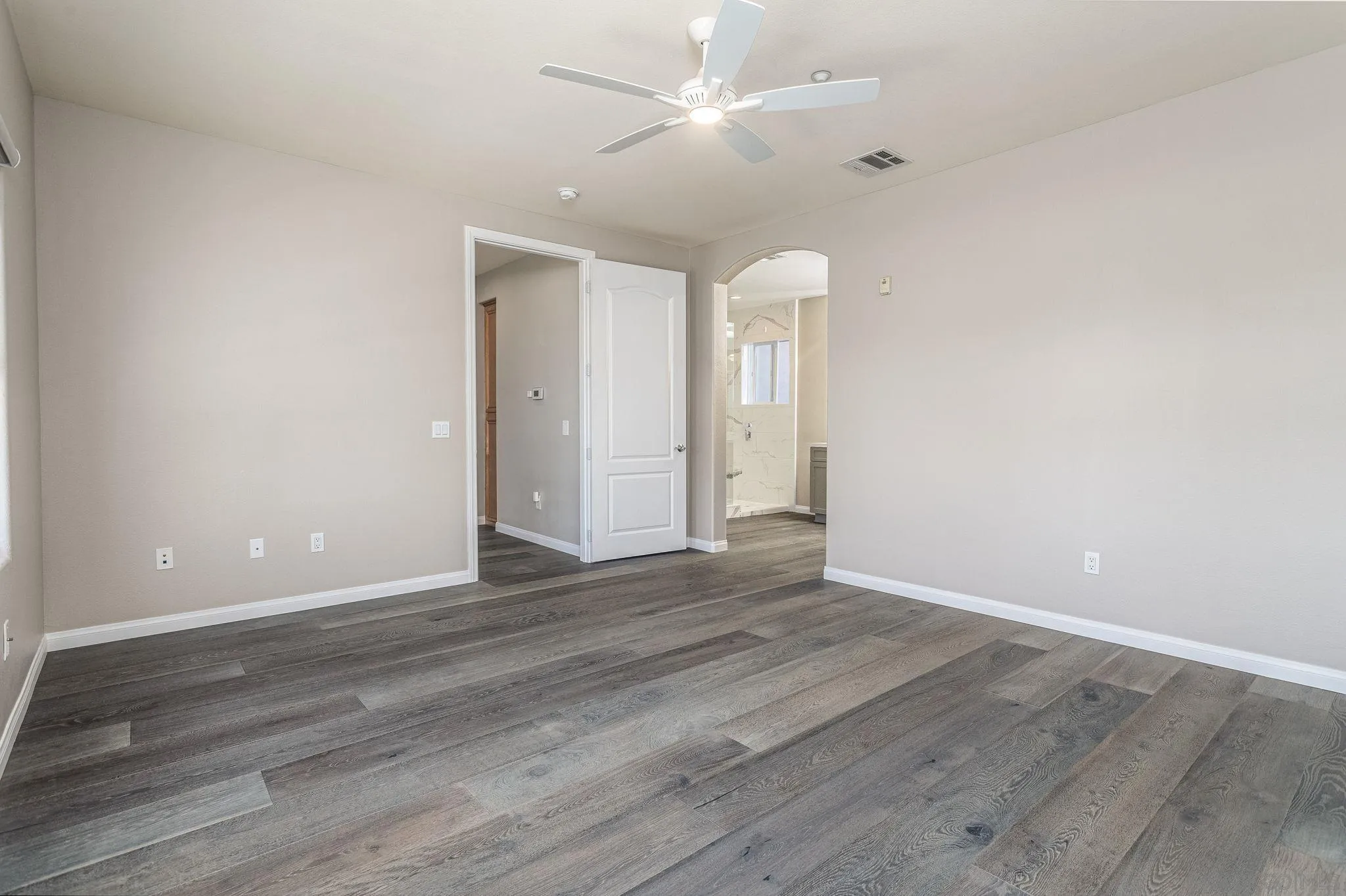 https://cdn.realtyfeed.com/cdn/127/260023231/dc93077b4a43dc7bd6266014593fb0b2.webp