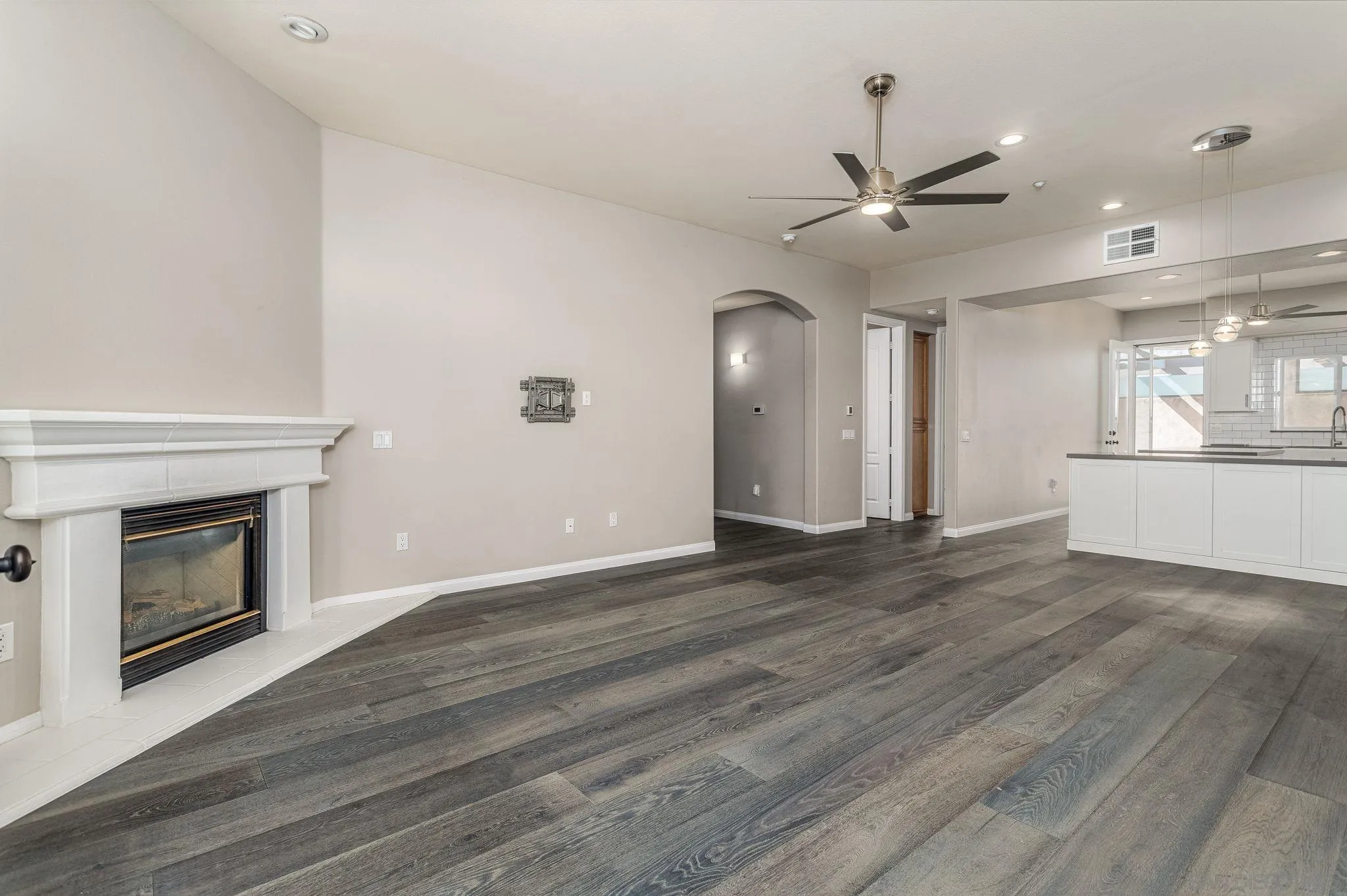 https://cdn.realtyfeed.com/cdn/127/260023231/ddbb2301a735458d6ad210fd284fc897.webp