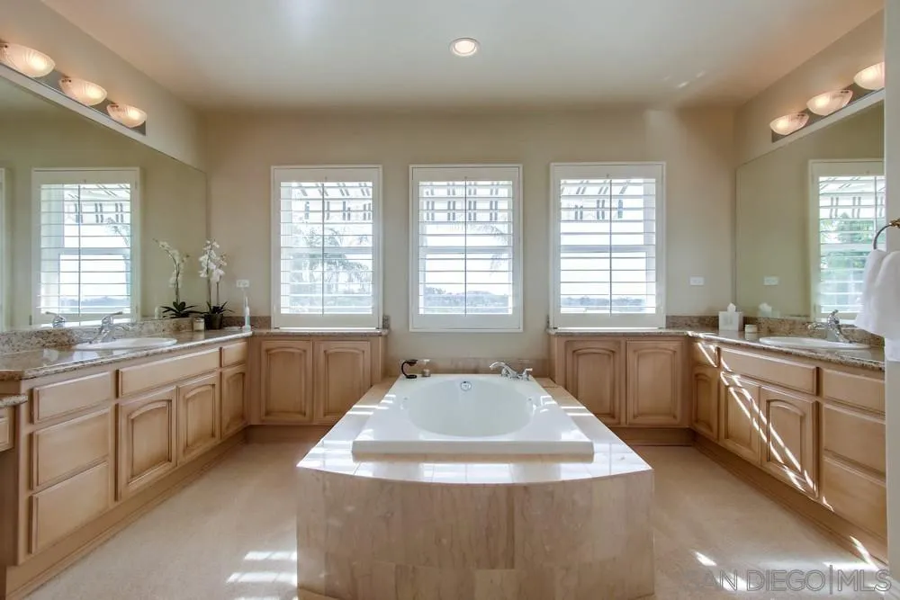 https://cdn.realtyfeed.com/cdn/127/260023233/a4614123d7ed40e12e422a23ab6e5cab.webp