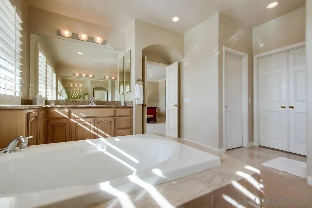 https://cdn.realtyfeed.com/cdn/127/260023233/eb643f31e829235808639fe21098edca.webp