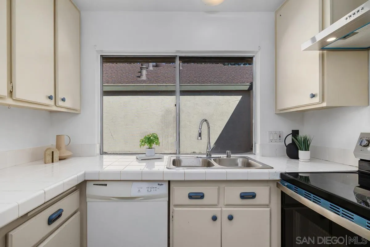 https://cdn.realtyfeed.com/cdn/127/260023234/d3c65eb4dd6de04263df881e19e67dc0.webp