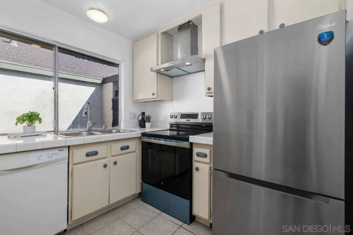 https://cdn.realtyfeed.com/cdn/127/260023234/dcd06e263e31f38e9263dce33b55a9bd.webp