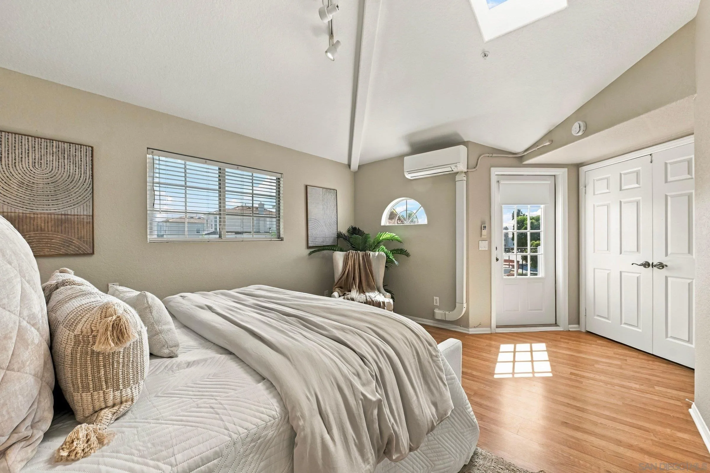 https://cdn.realtyfeed.com/cdn/127/260023237/1ebec1fb185b3fb0db846a05a8e05012.webp