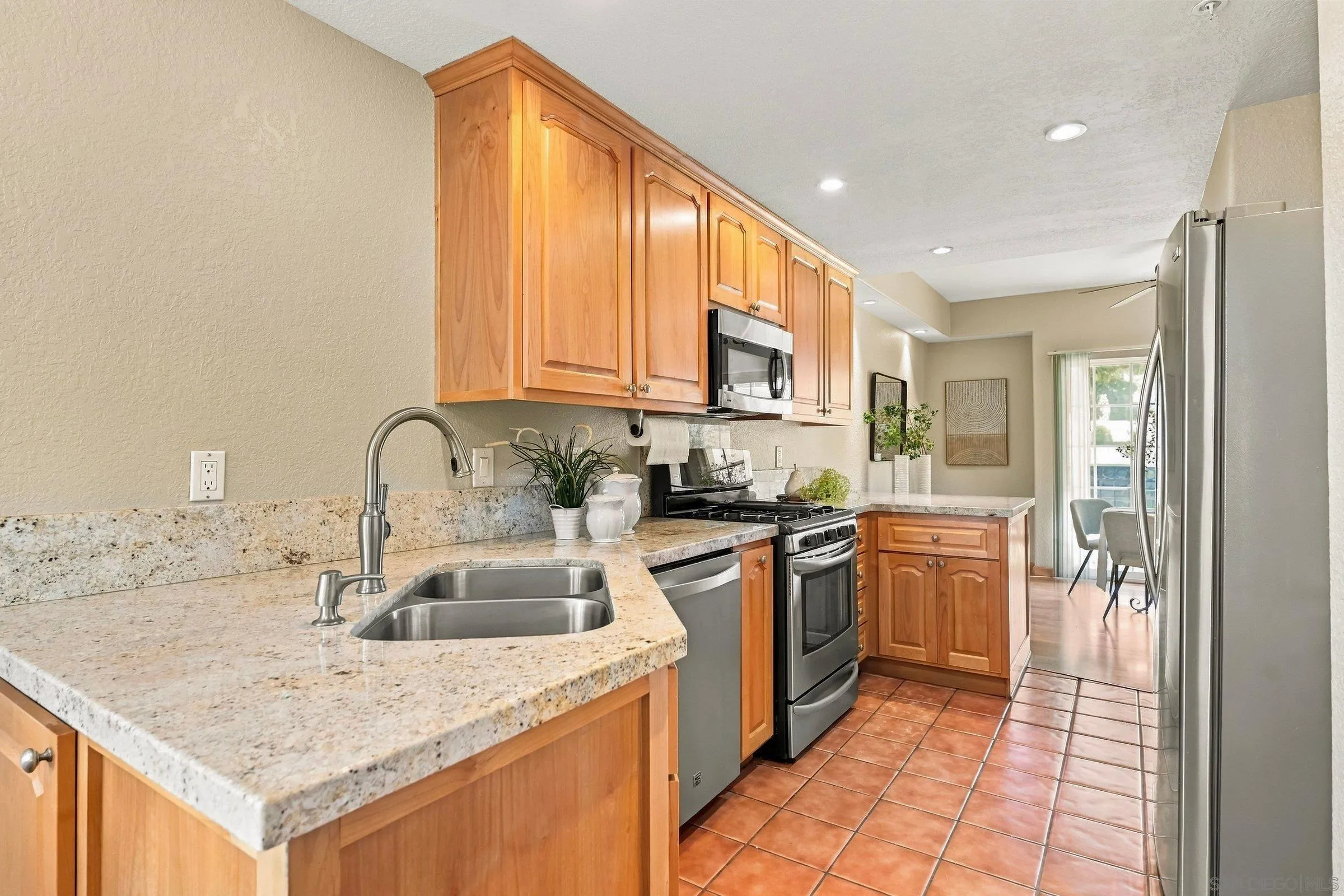 https://cdn.realtyfeed.com/cdn/127/260023237/999f803297d33bb04d2b251b42d6d7ba.webp