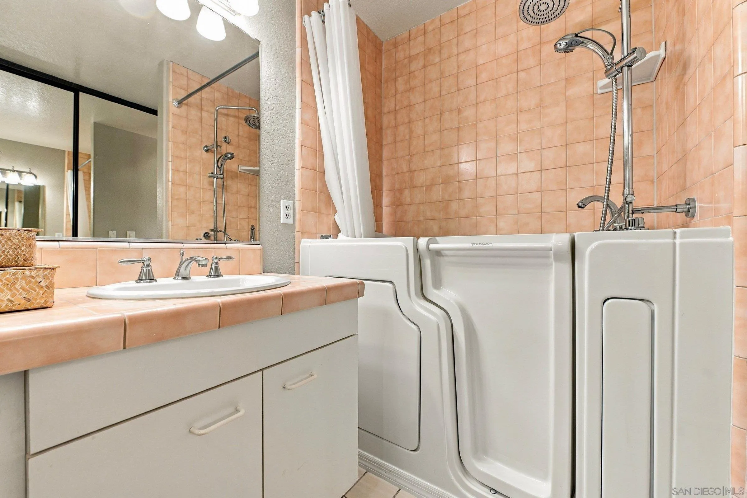 https://cdn.realtyfeed.com/cdn/127/260023237/9a80f98bae1752a7d3c55965ea2c4274.webp