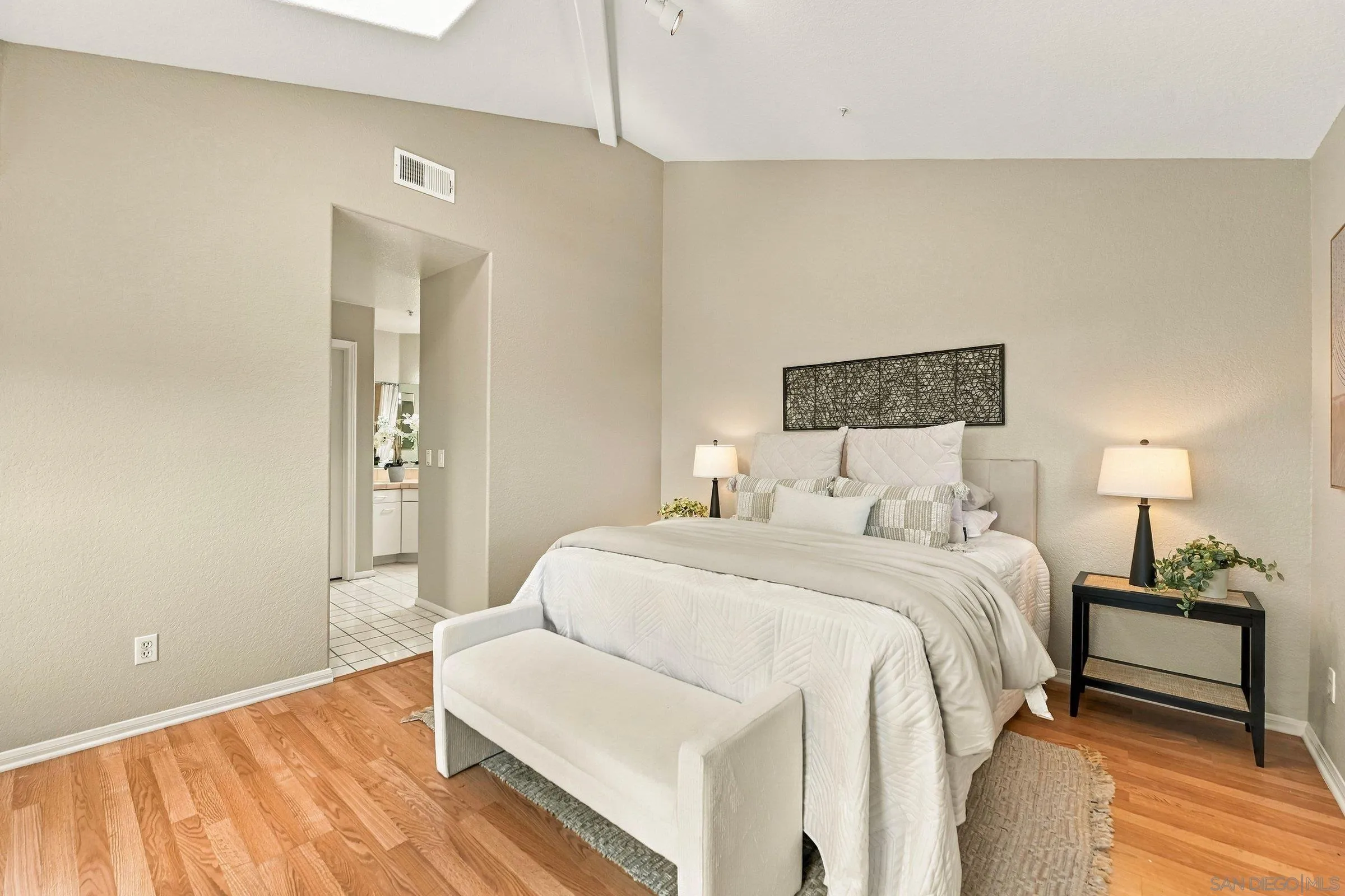 https://cdn.realtyfeed.com/cdn/127/260023237/ae50941343cd691b77bb37c042102713.webp