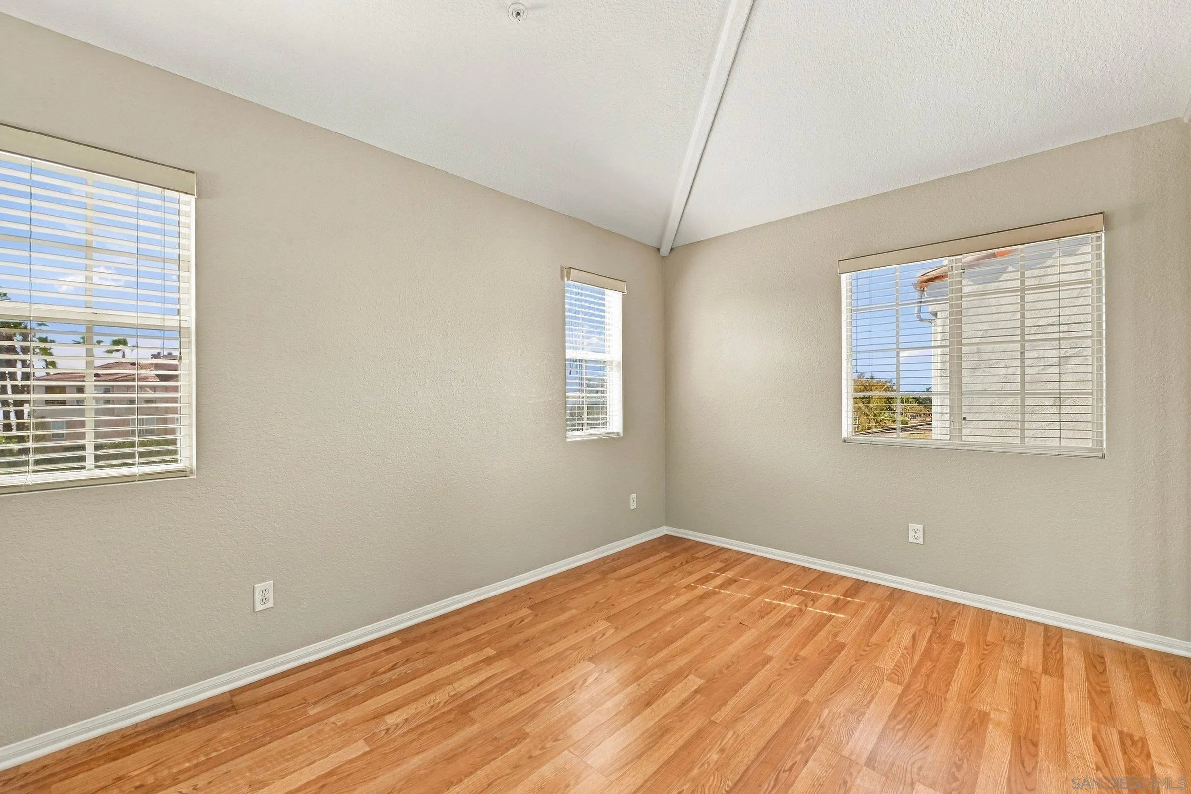 https://cdn.realtyfeed.com/cdn/127/260023237/bd3d2371f2c48116fa2fe7a1815b1e04.webp