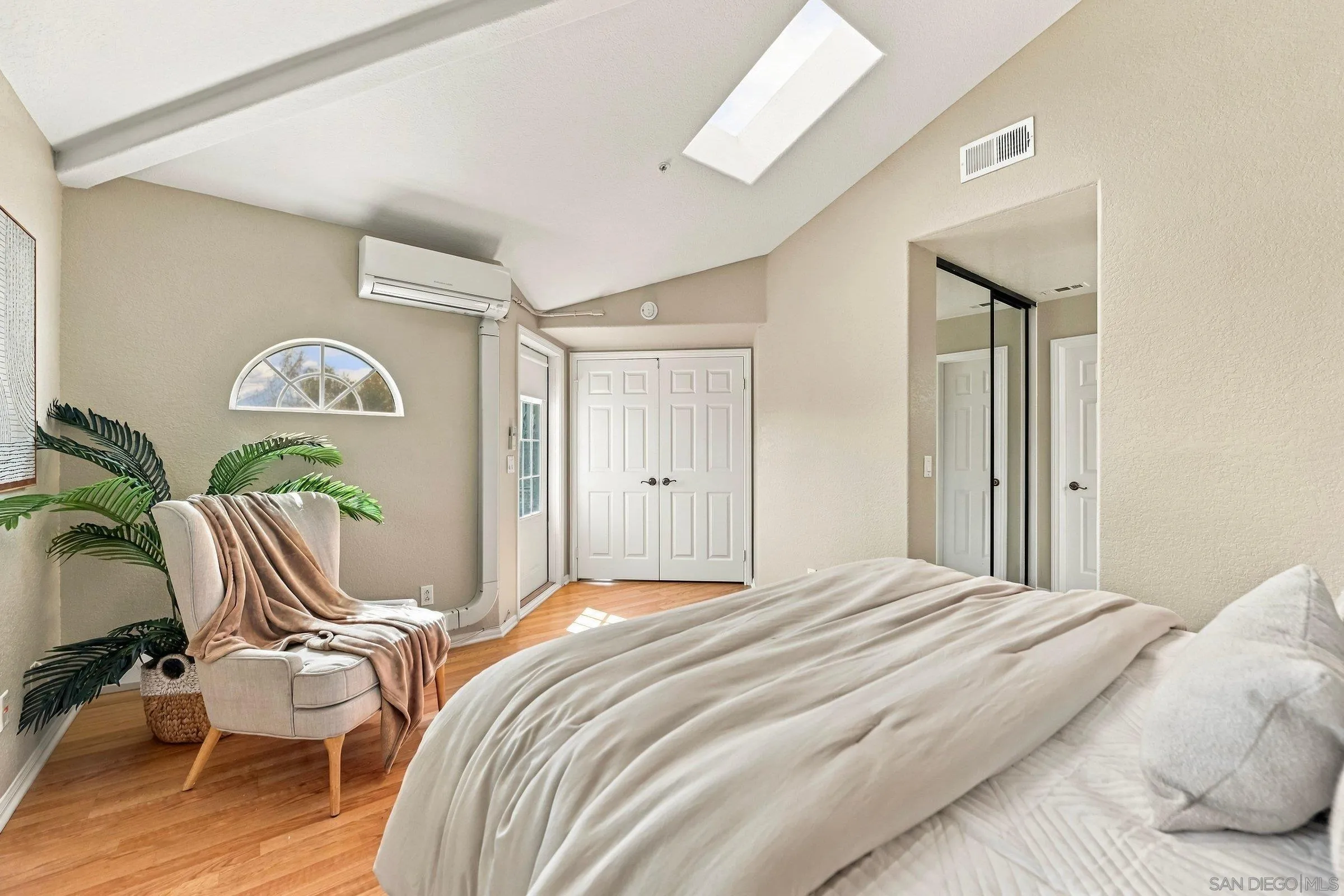 https://cdn.realtyfeed.com/cdn/127/260023237/e0c93e1c141cc1b2a4fe4ab112d7131b.webp